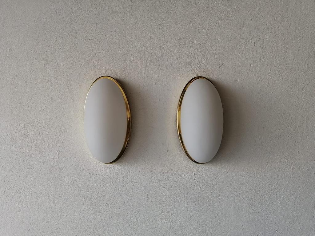 Ellipse design pair of sconces model 3683 by Limburg, 1980s, Germany.

Very elegant and minimalist wall lamps.

Gold metal base and satin opal glass. 


Lamps are in very good condition.

These lamps works with E27 standard light