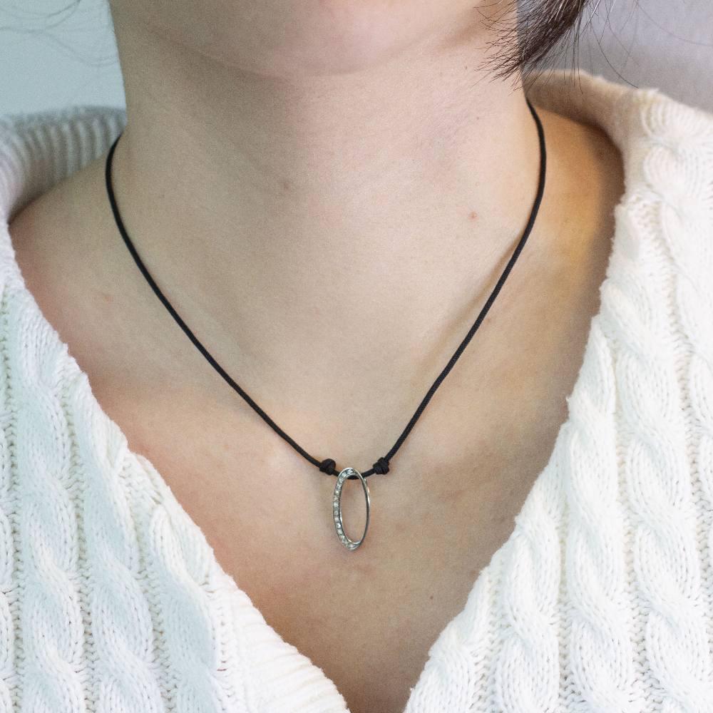Halskette aus Gold und Diamanten mit Ellipsen im Angebot 1