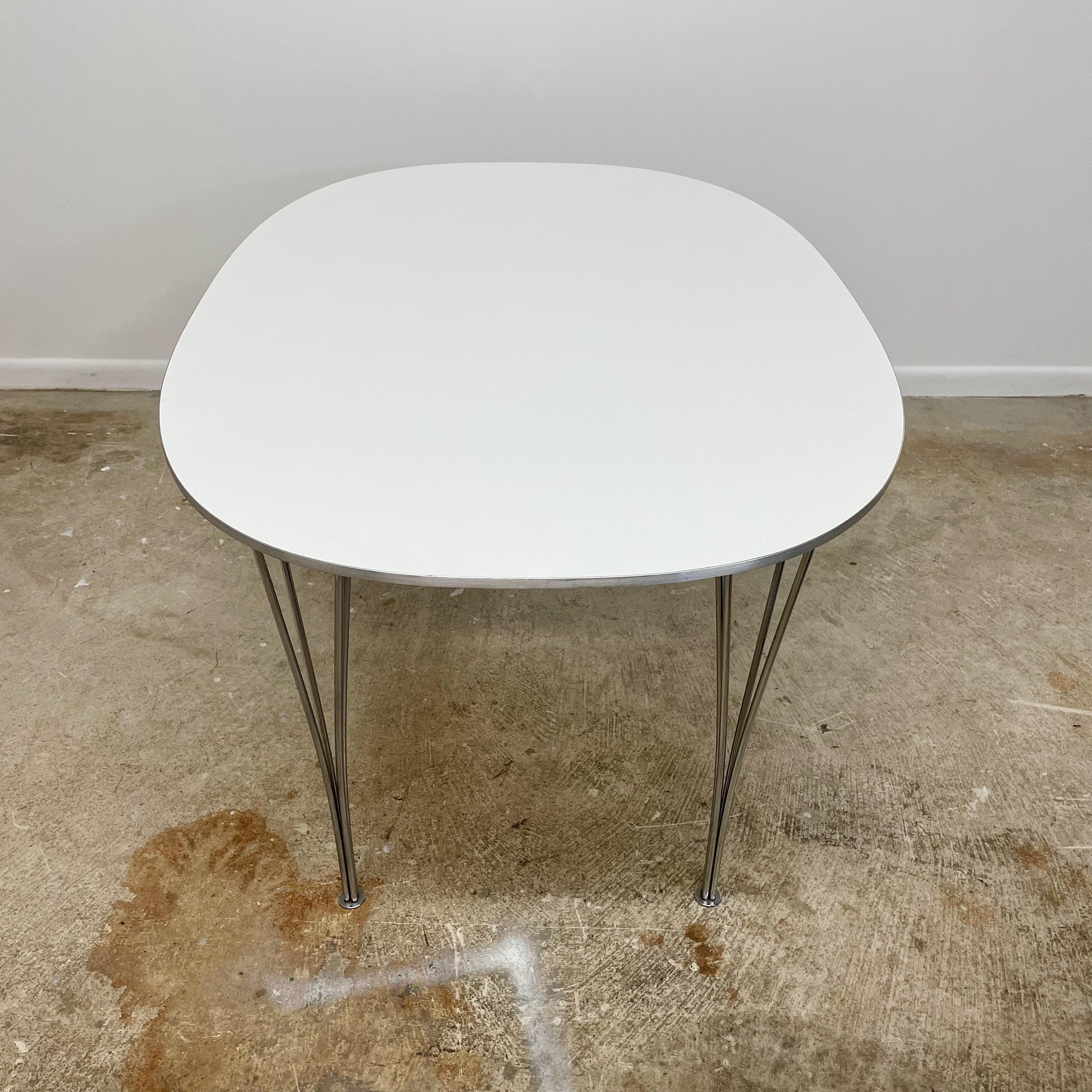 Hand-Crafted Ellipse Laminate Dining Table by Piet Hein for Fritz Hansen, 1986 For Sale