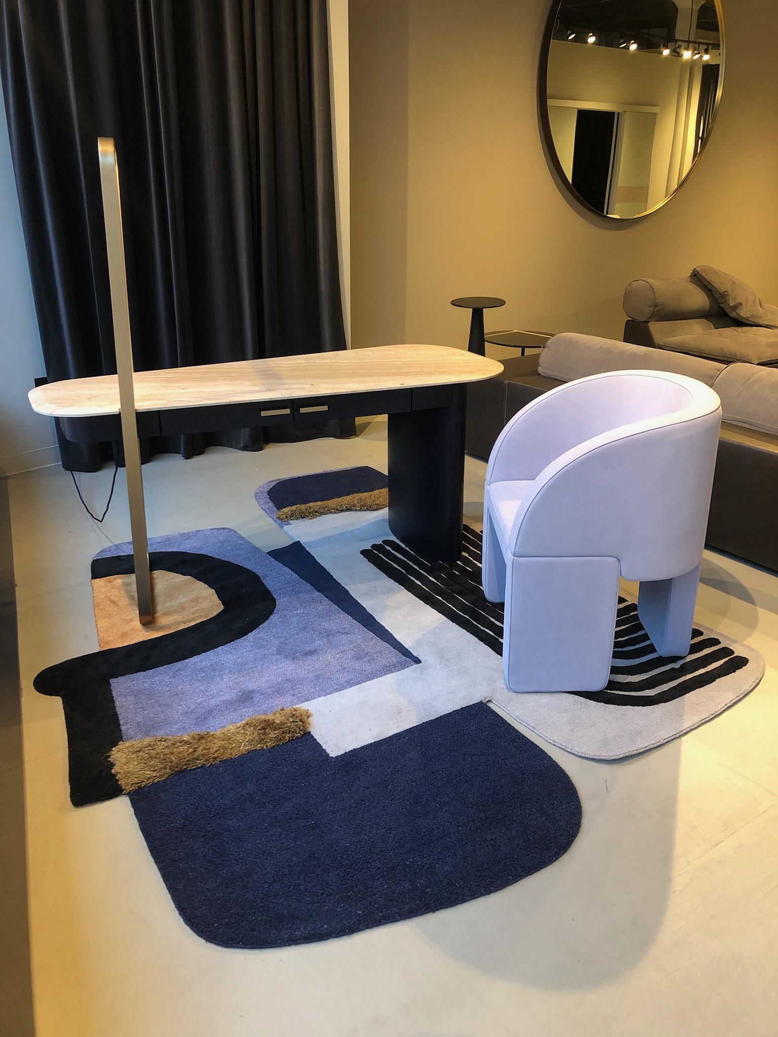 Prodotto in Italia.

Un mix di pelle, pietra e metallo con una luce incorporata. Lavora da casa con uno stile fresco. Progettato da Federico Peri per Baxter, Architectural Digest France 100 Best Designers of the year 2020 & 2019. 

Struttura in MDF
