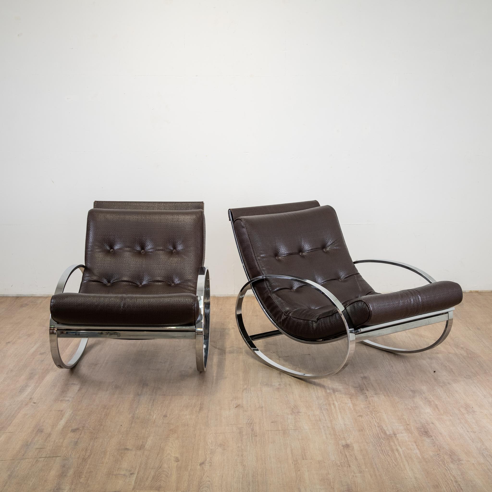  Paire de fauteuil Ellipse de Renato Zevi, Italie, 1970

﻿﻿Immersive paire de rocking-chair Ellipse en metal chromé et assise en mousse latex recouvert de skaï, parfait état.

Hauteur 80 cm, hauteur assise 50 cm, largeur 71 cm, longueur 120 cm