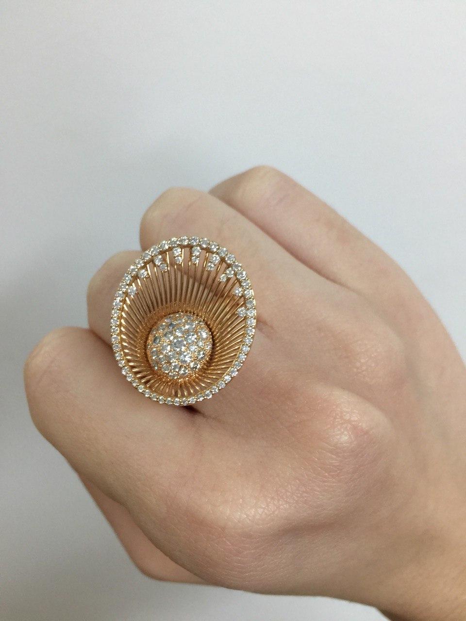 Ellipse white diamonds halo fashion contemporary design ring In New Condition For Sale In Valenza, IT