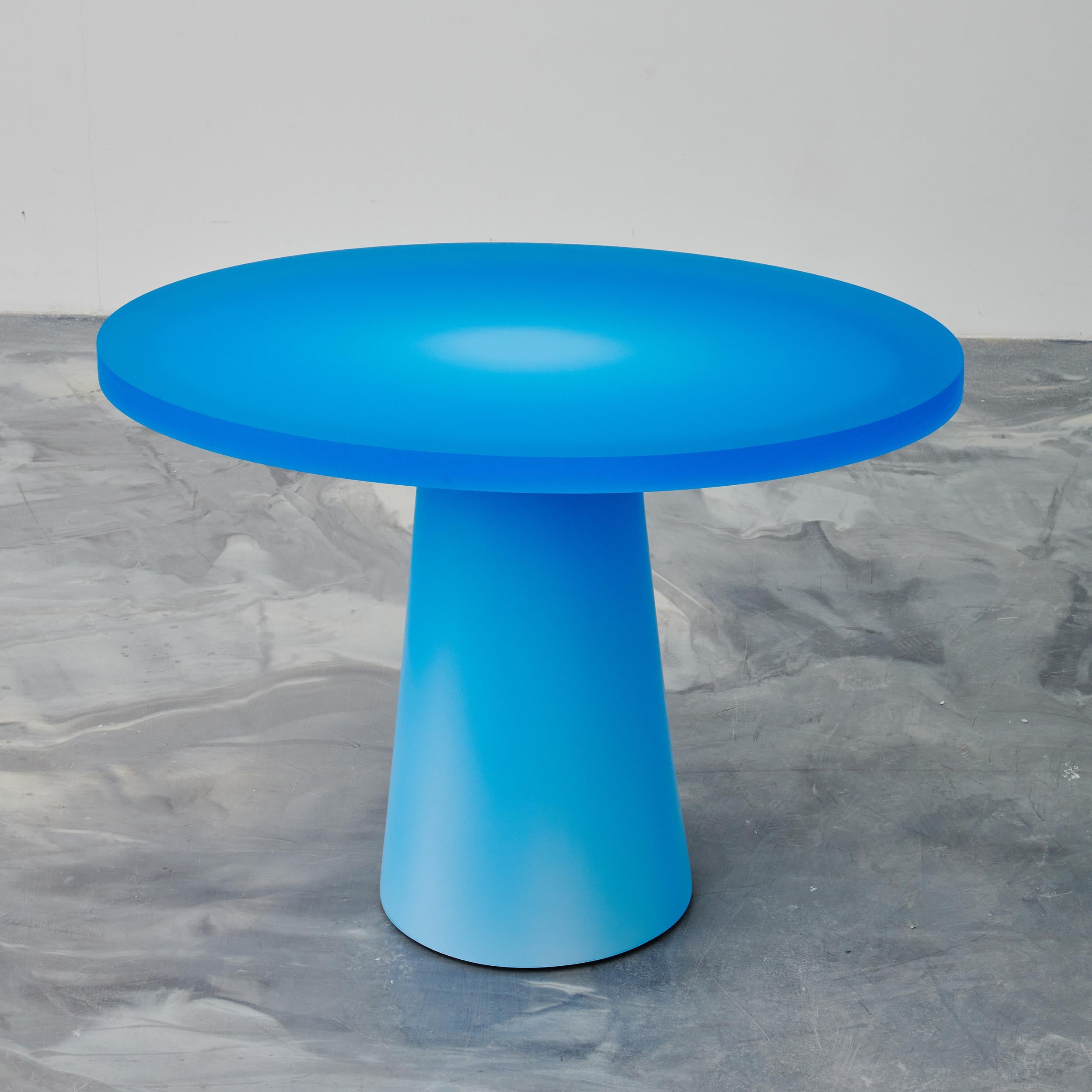Elliptical Epoxy Resin Contemporary Breakfast Table in Gradient Blue by Facture For Sale 1