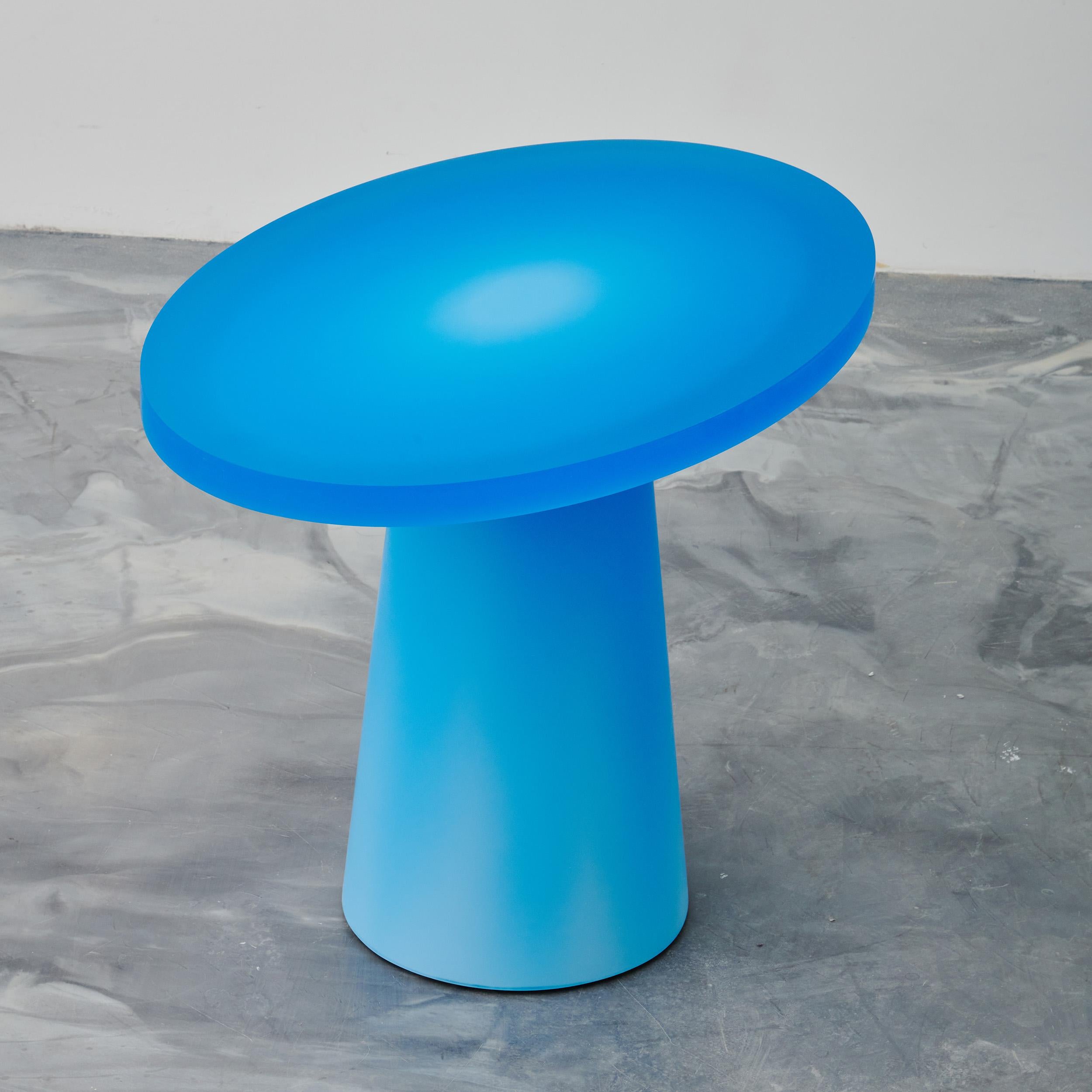 Elliptical Epoxy Resin Contemporary Breakfast Table in Gradient Blue by Facture For Sale 2