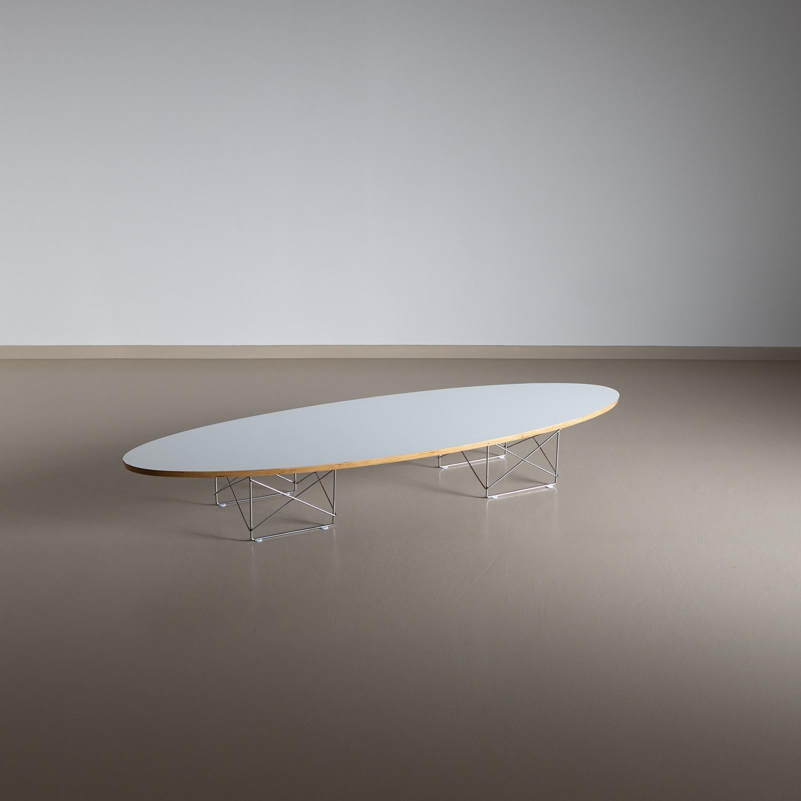 Elliptical ETR coffee table, Charles & Ray Eames for Herman Miller, 21st century In Good Condition In Greding, DE