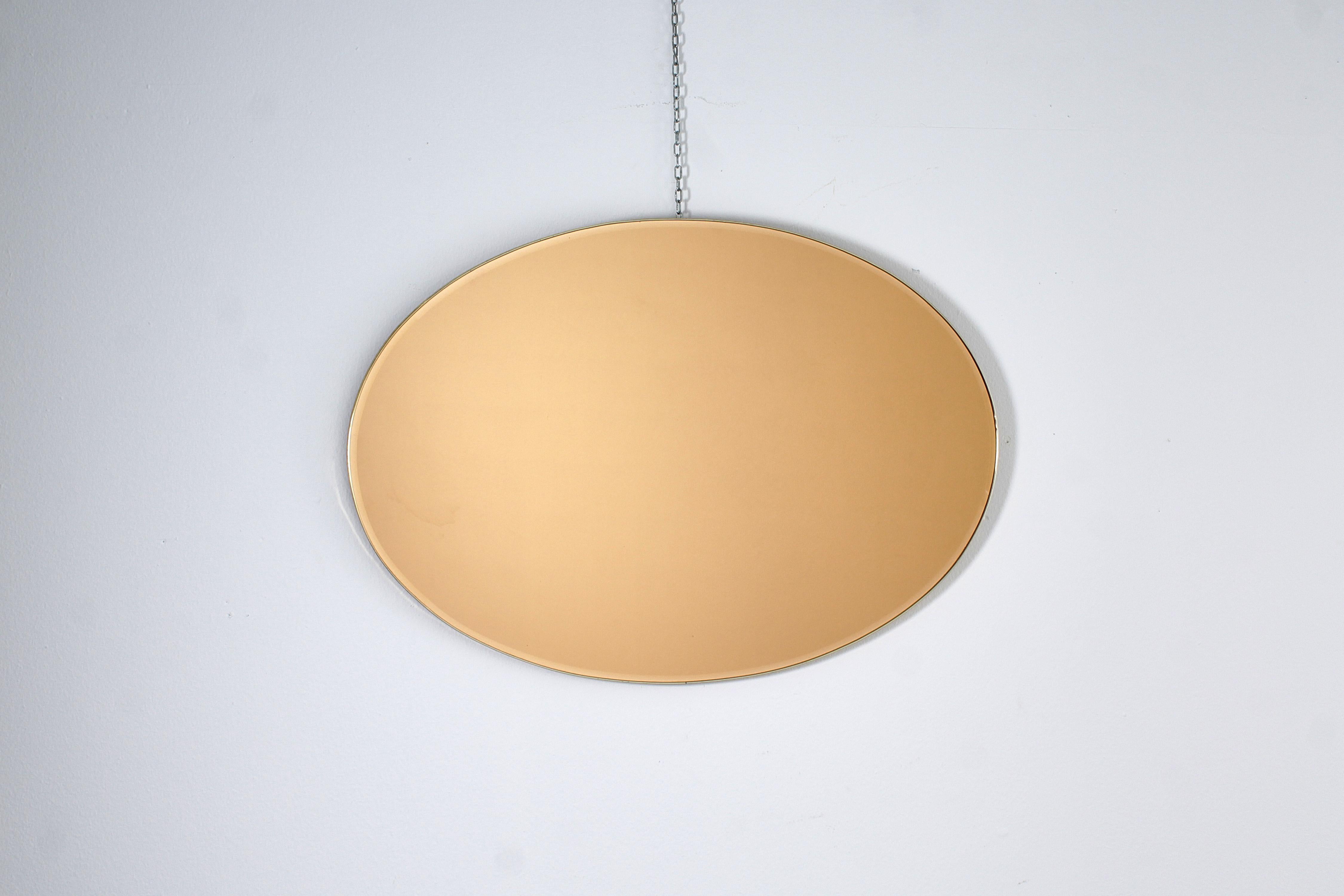 Mid-Century Modern Miroir mural elliptique doré avec cadre en aluminium doré Italie, années 60 en vente