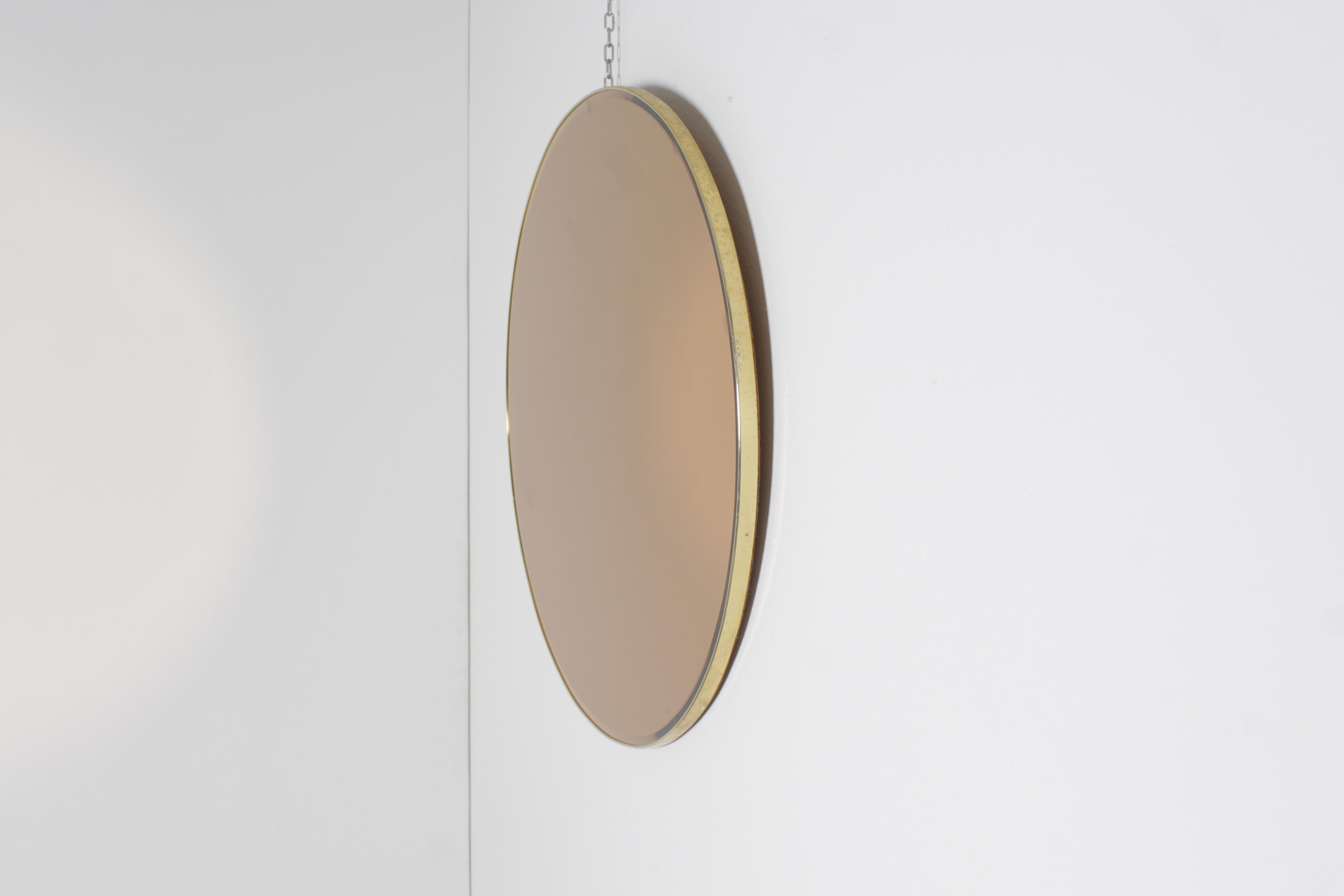 Aluminium Miroir mural elliptique doré avec cadre en aluminium doré Italie, années 60 en vente