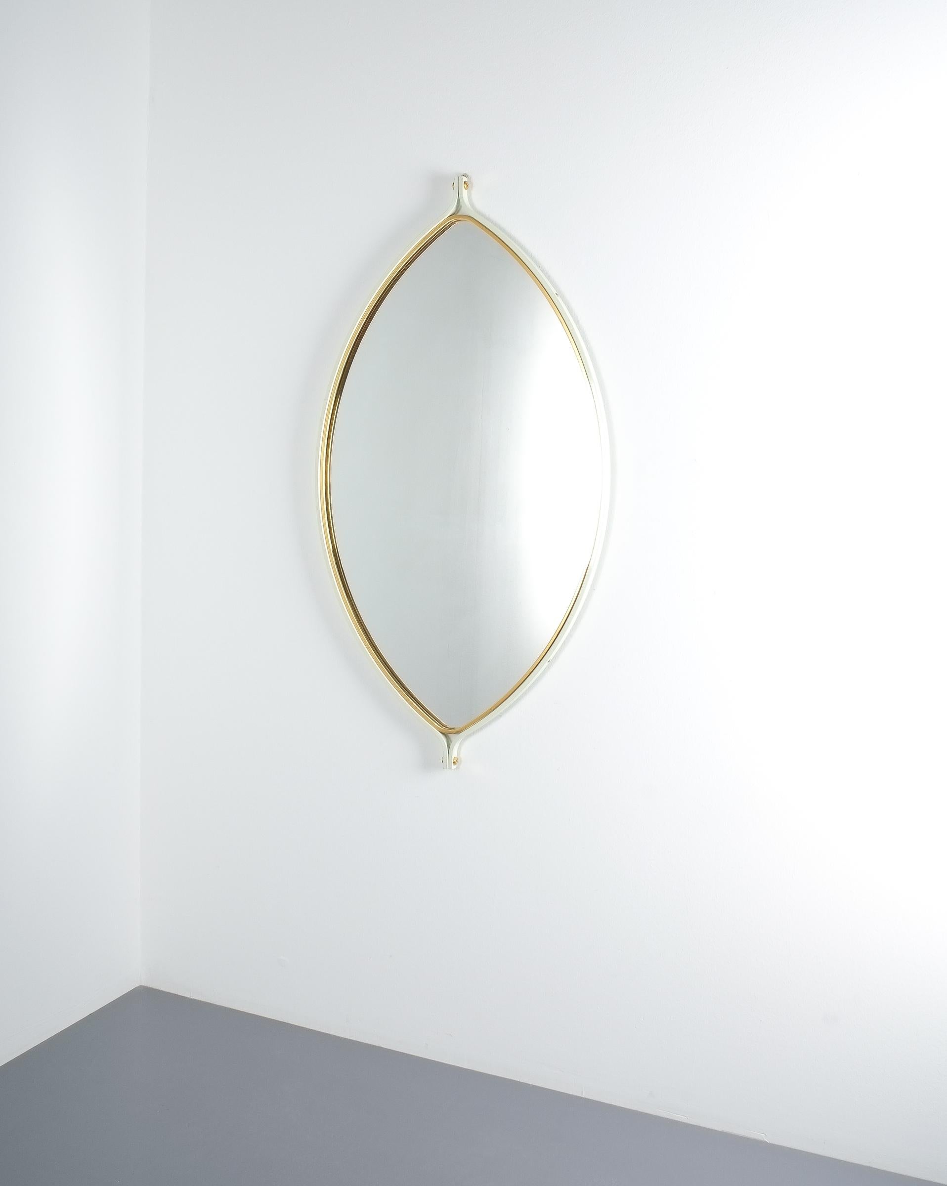Spiegel mit elliptischer Linse, weiß lackiert, Messing, Mitte des Jahrhunderts, Italien (Eisen) im Angebot