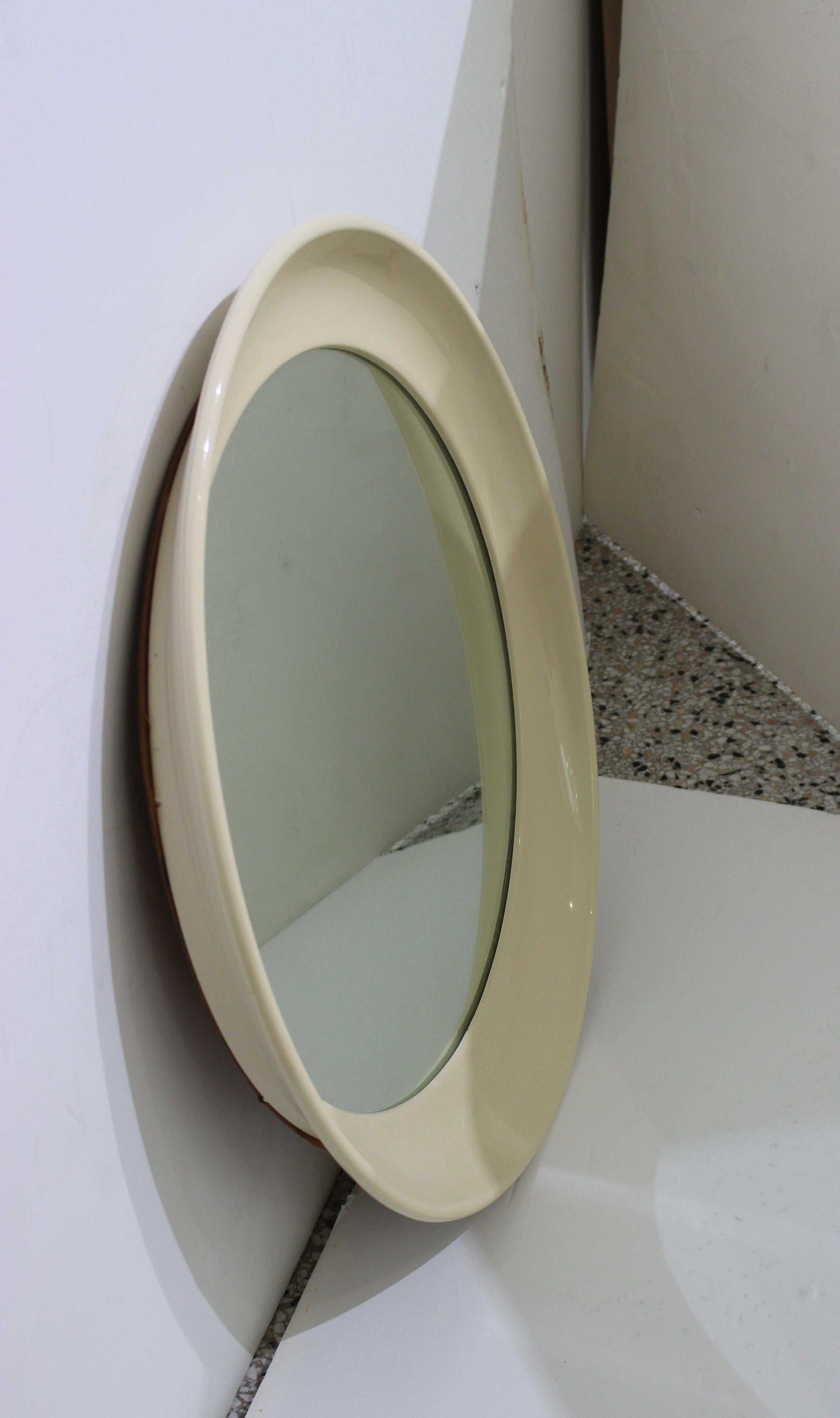 Elliptical Mirror in Cream Color Resin, Italy In Good Condition In West Palm Beach, FL