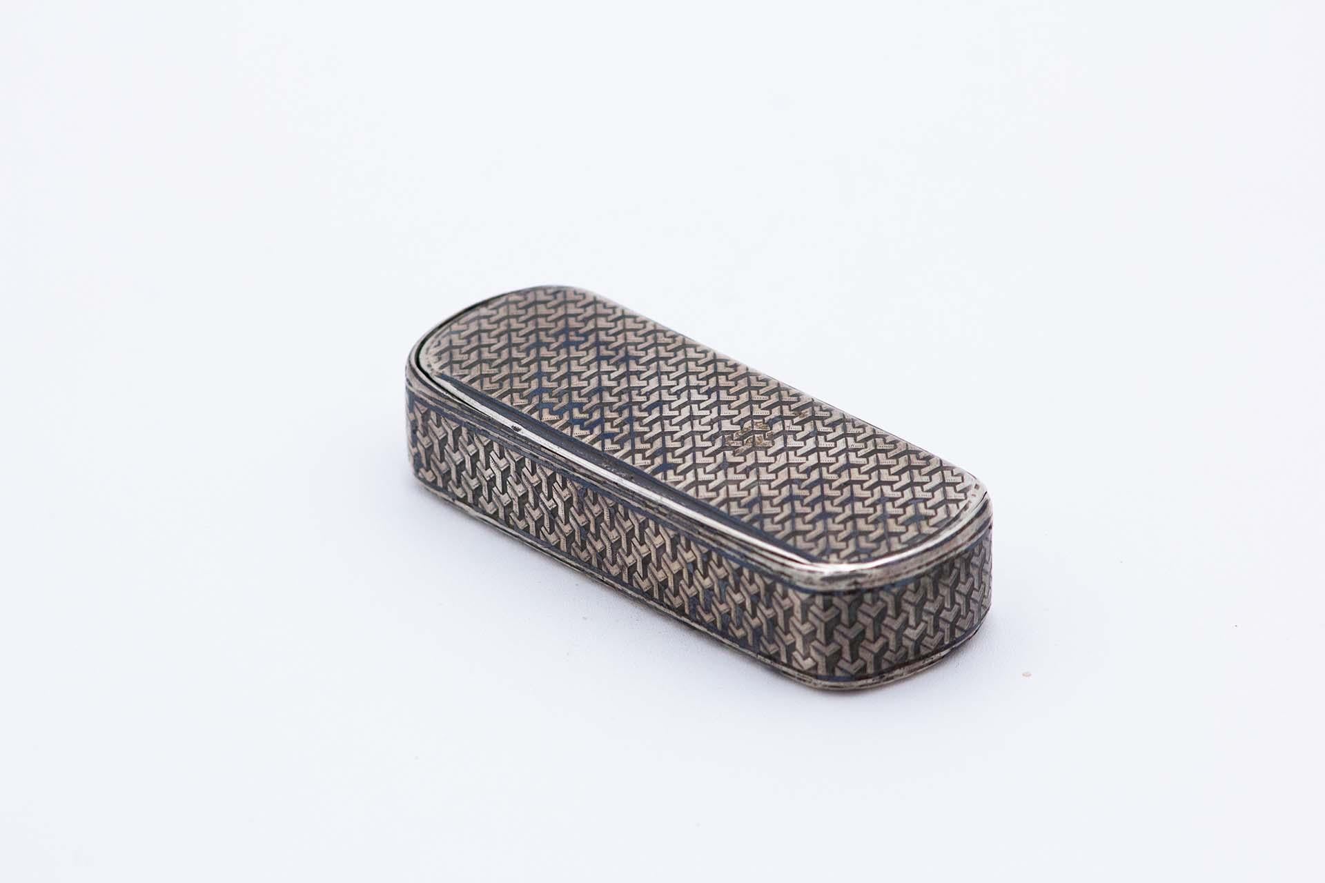 20th Century Elliptical shaped nickel silver snuff box For Sale