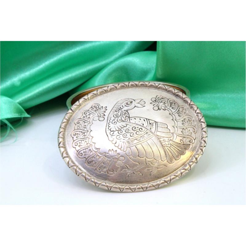 Description: Elliptical silver box with bird engraving on the removable lid and friezes on the surround. Metal: Silver. Origin: Portuguese. Brand: boar II Title. Weight: 87.49 grams. Dimensions: 29.2cmx23.7cm. Content: 833/1000. Assay Mark: Yes,