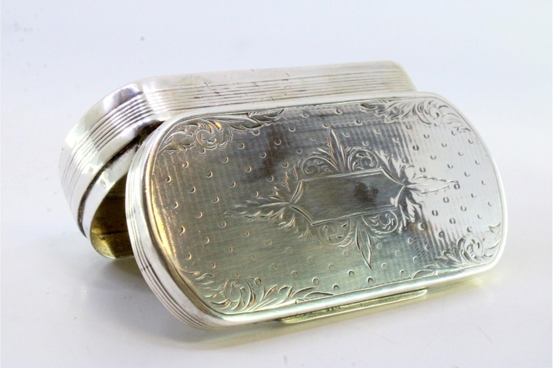 Description: Elliptical silver snuff box with friezes and engravings surrounding a monogram card with a hinged lid. Metal: Silver. Origin: Portuguese. Brand: boar II Title. Weight: 107.41 grams. Dimensions: 9cmx4.5cm. Content: 833/1000. Assay Mark:
