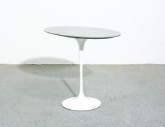Elliptical Tulip Side Table in marble by Knoll