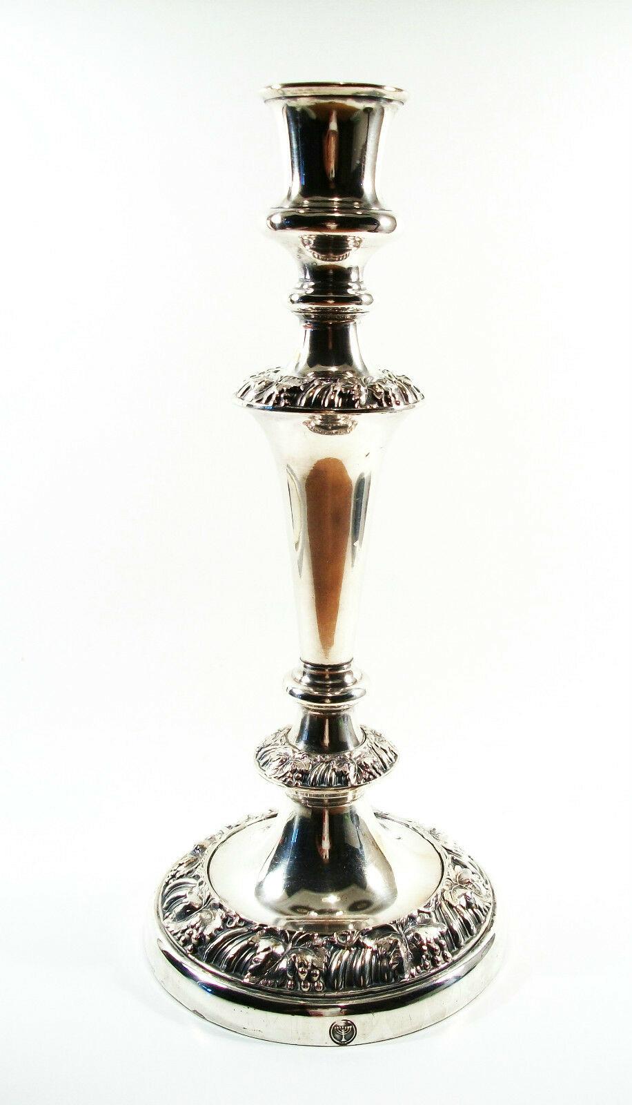 Ellis Barker Silver Co. - antique single silver-plate candlestick - large size - finely chased - weighted base - menorah hallmark / stamp to the base rim - Birmingham / England / U.K. - early 20th century.

Excellent antique condition - tarnishing