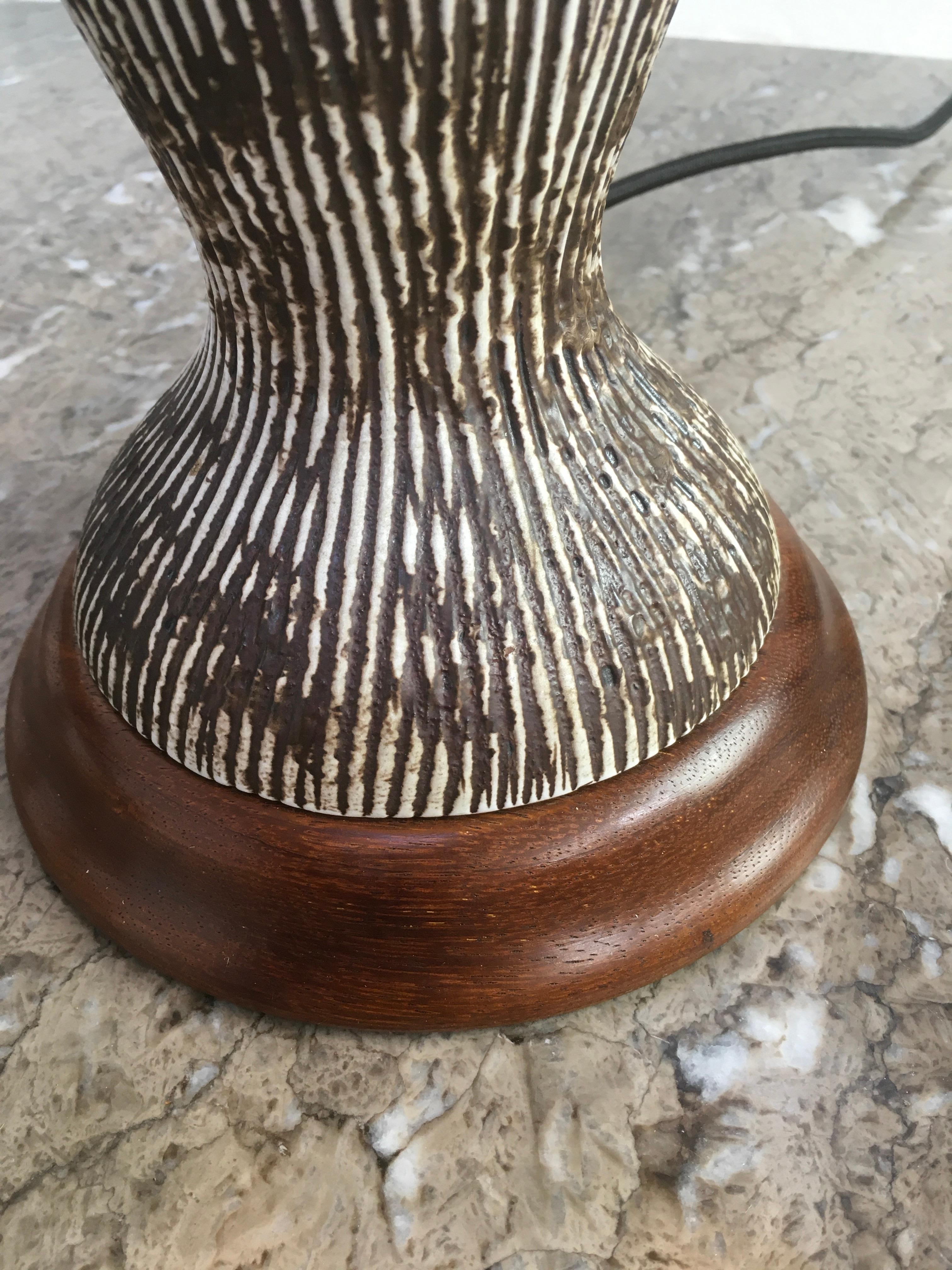 Ellis Pottery Sgraffito Ceramic and 'Walnut' Table Lamp Base Melbourne, 1950s For Sale 2