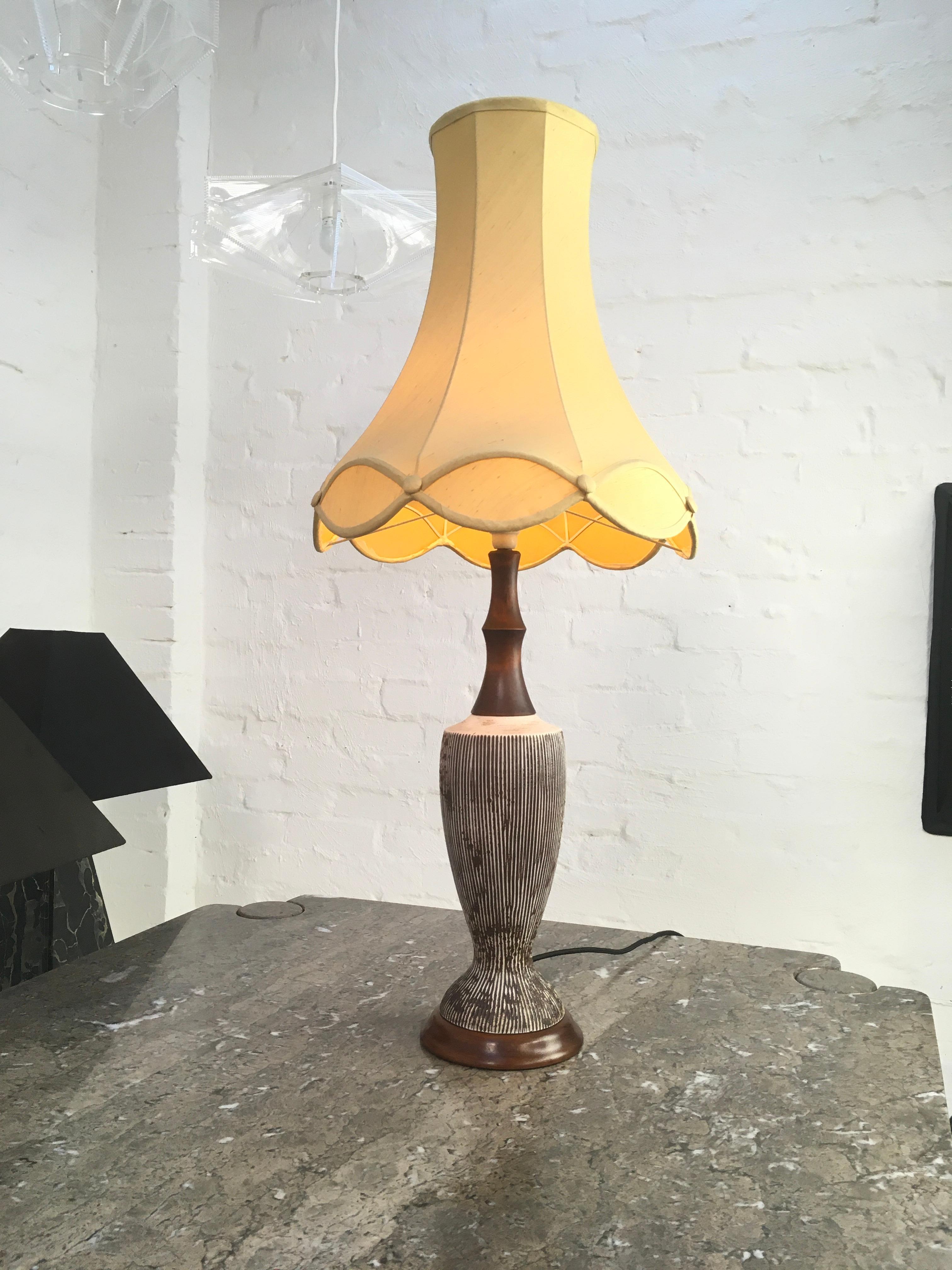 Mid-Century Modern Ellis Pottery Sgraffito Ceramic and 'Walnut' Table Lamp Base Melbourne, 1950s For Sale