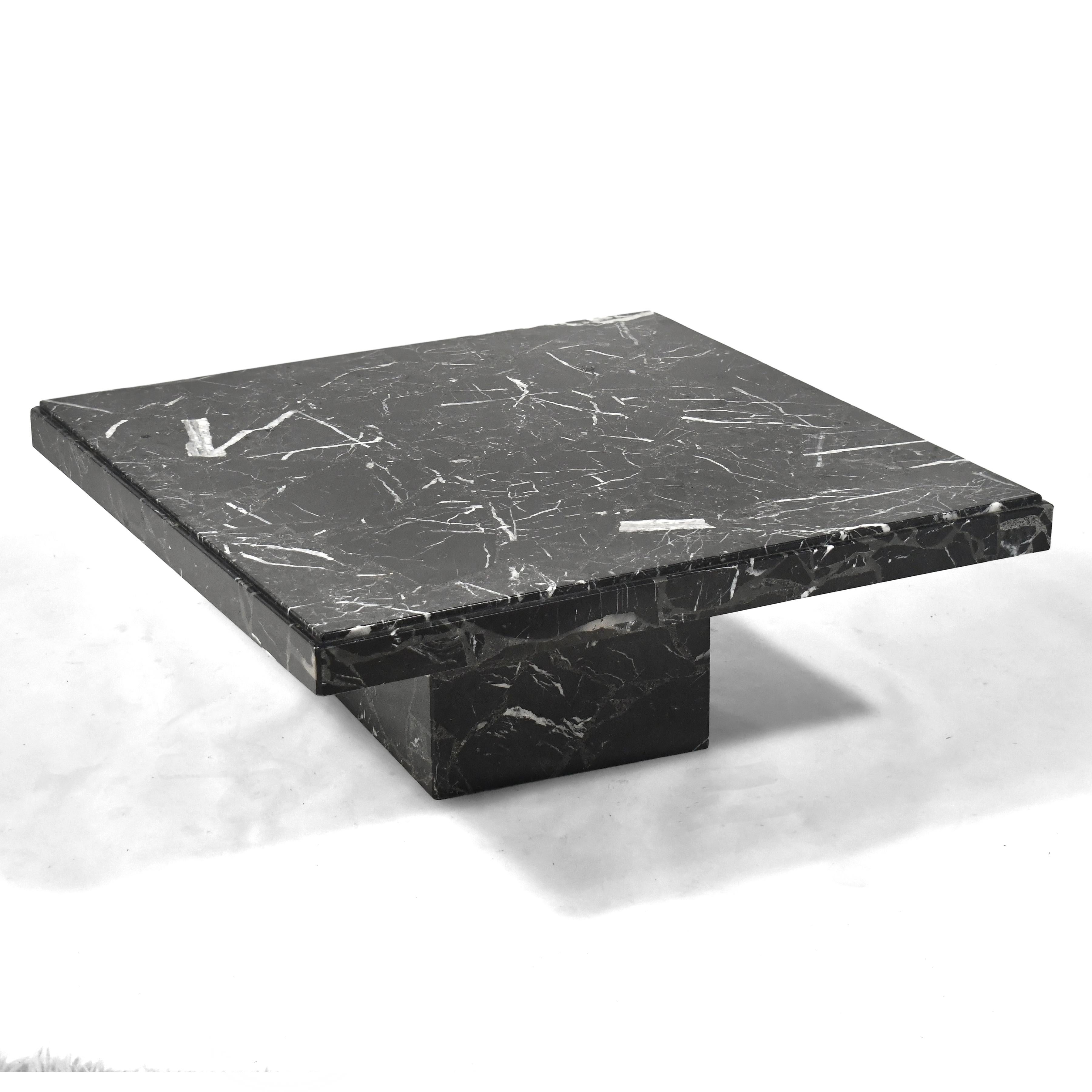 Table basse en marbre noir Ello Bon état - En vente à Highland, IN