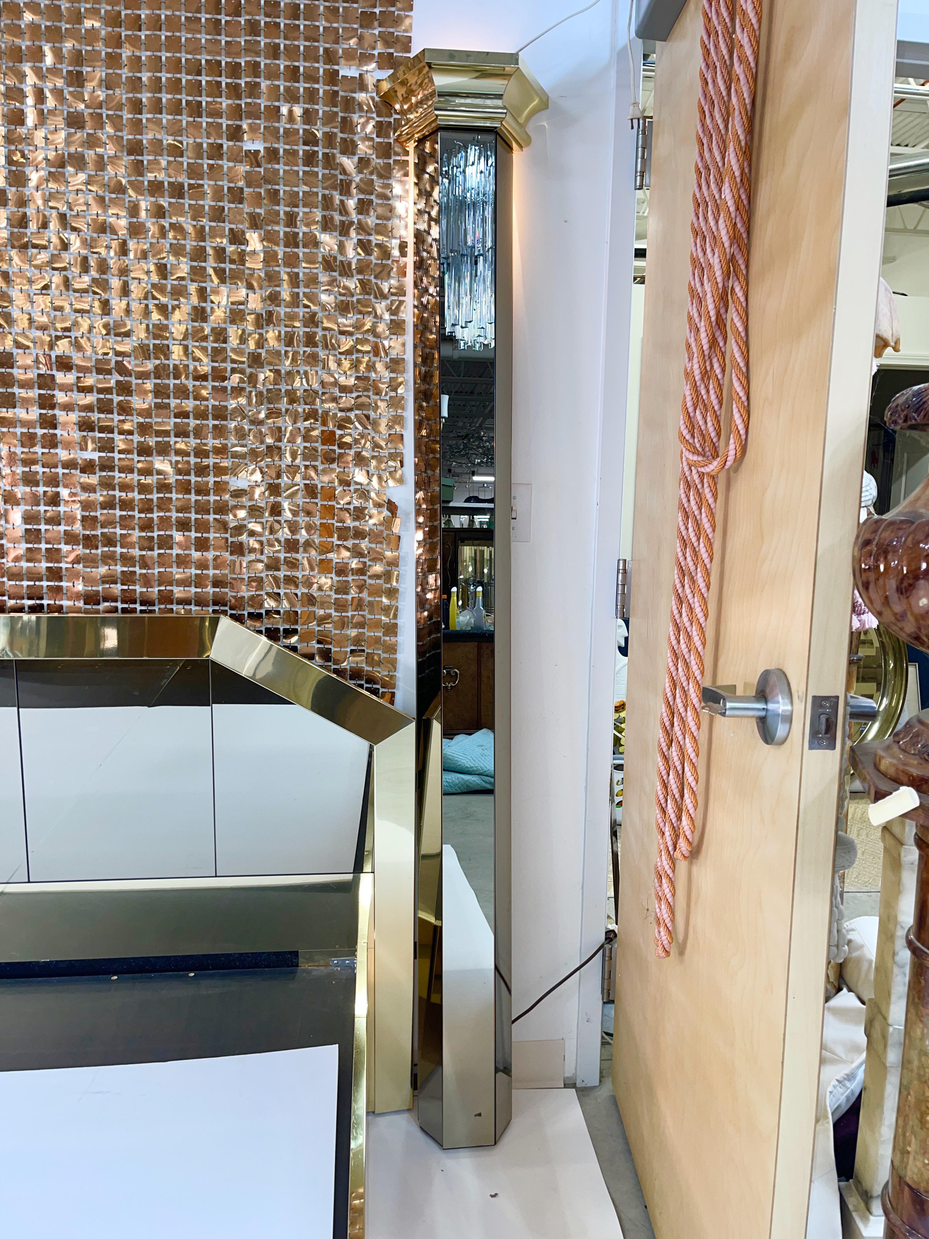 Ello Messing & bronziert Spiegel schwebende Queen Size Bett im Angebot 8
