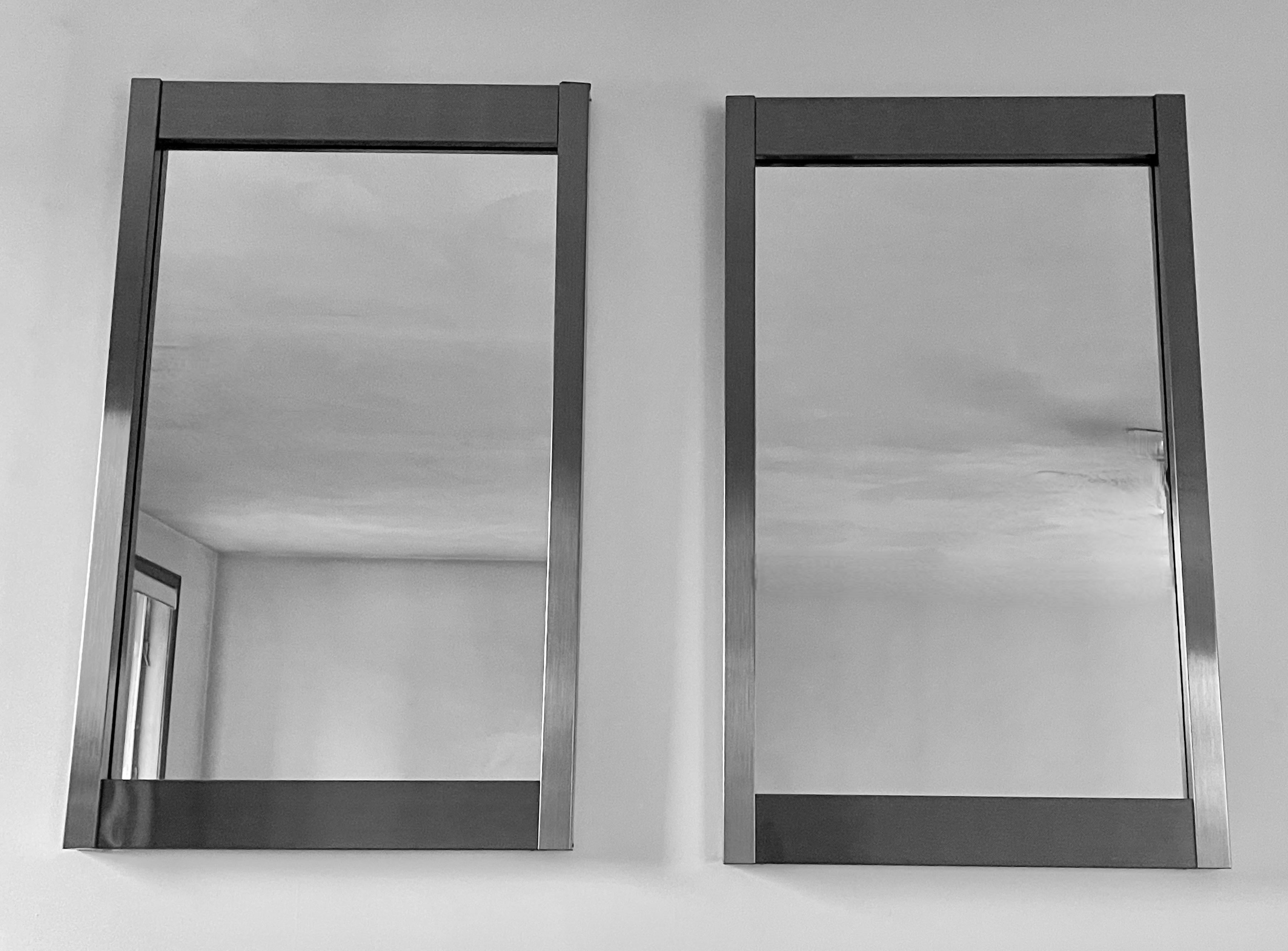 Ello Credenza in Gunmetal Stainless & Smoked Mirror mit Paar Wandspiegeln im Angebot 2