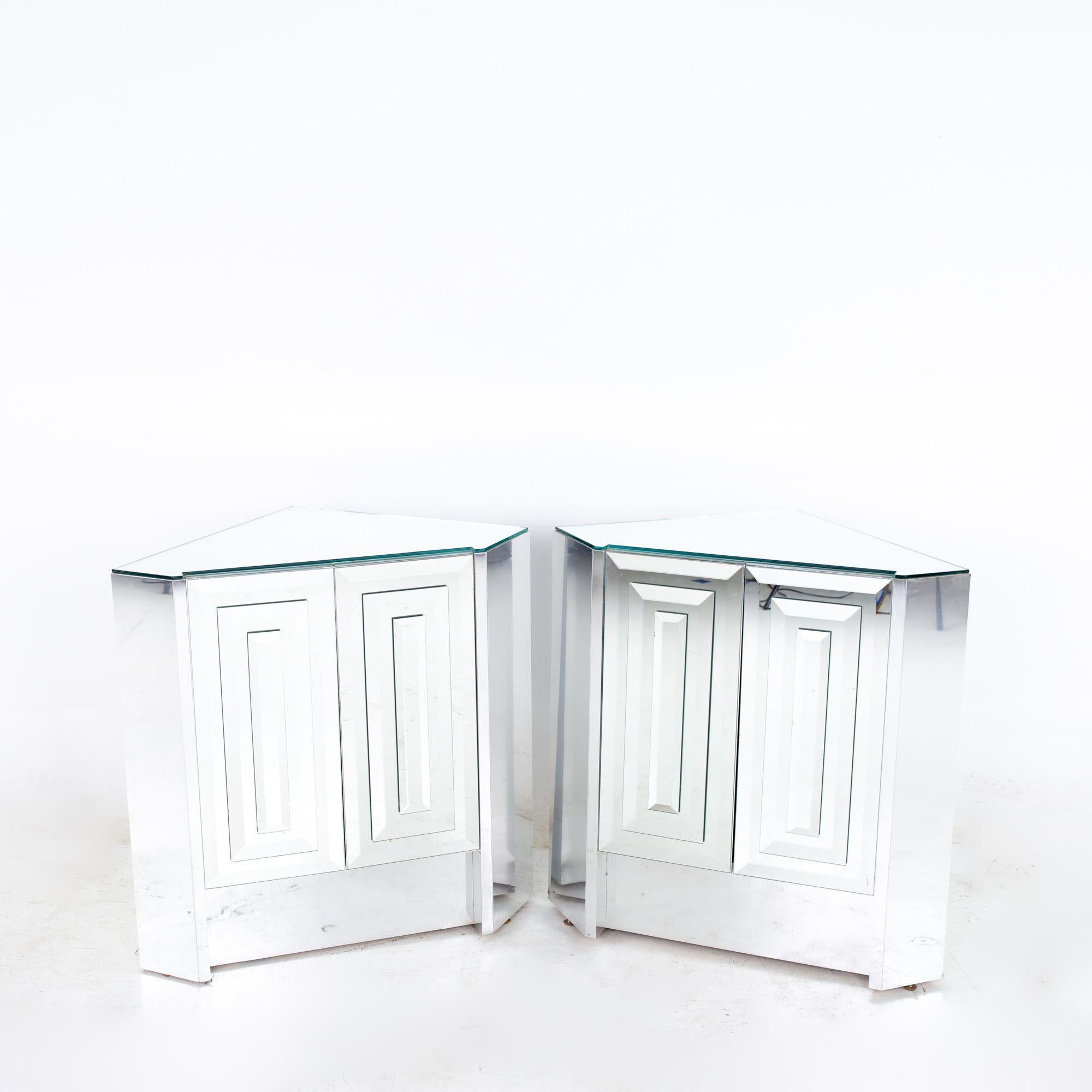 Ello mid century skyscraper mirrored corner nightstands - a pair

Each nightstand measures: 30 wide x 19 deep x 29 inches high

?All pieces of furniture can be had in what we call restored vintage condition. That means the piece is restored upon