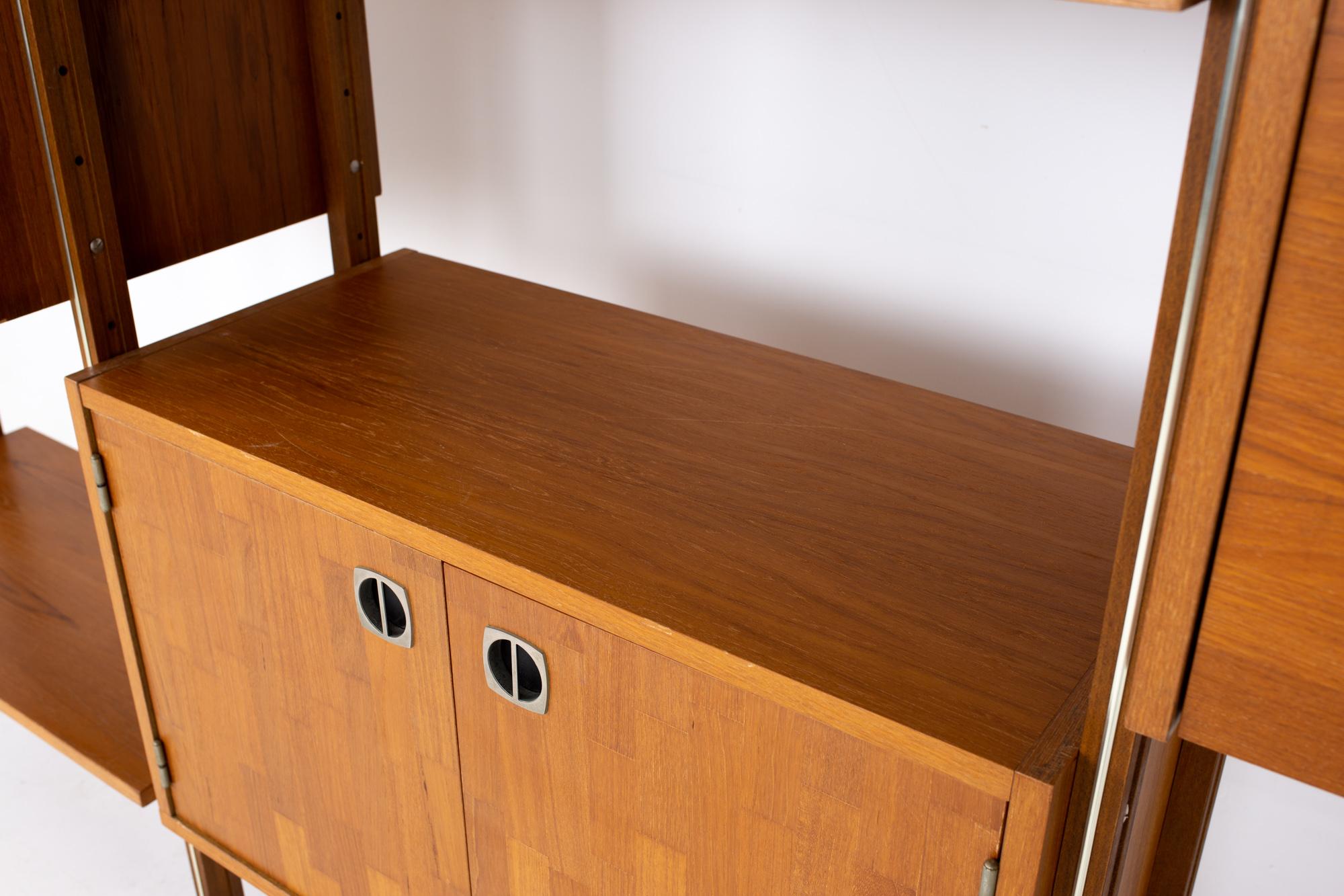Ello Mid Century Teak Chrome and Smoked Glass 4 Bay Freestanding Wall Unit In Good Condition In Countryside, IL