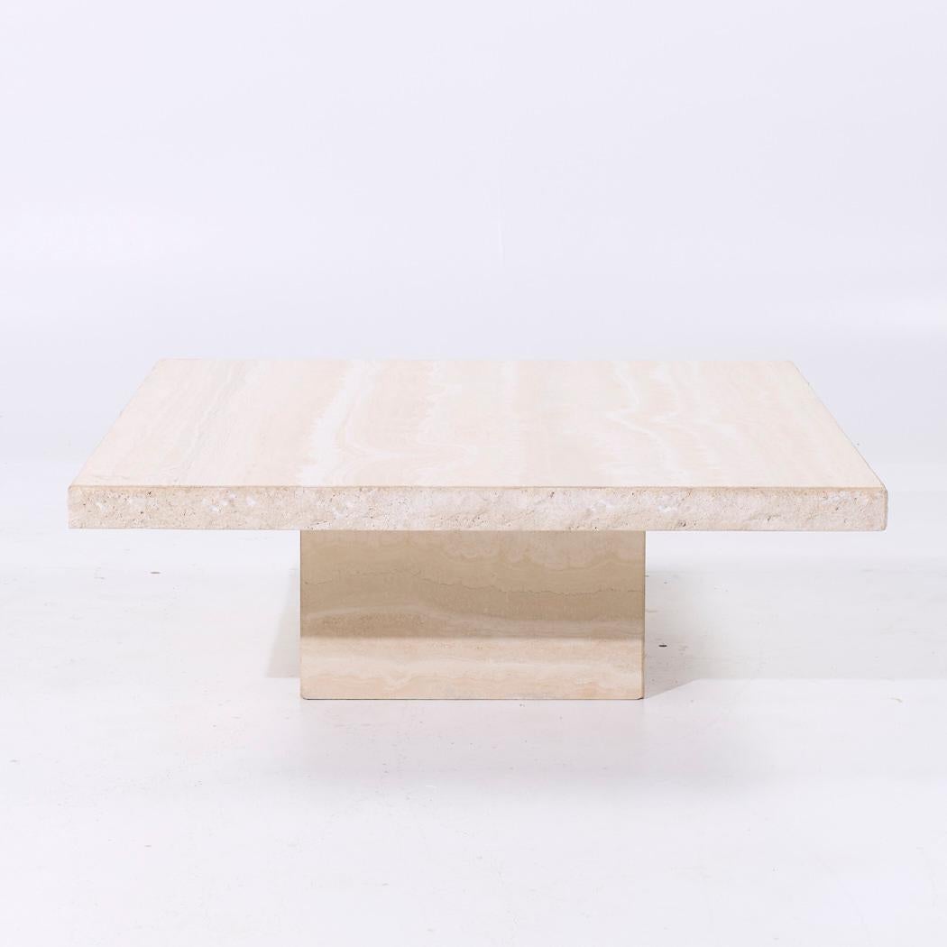 Table basse en travertin style Ello Mid Century

Cette table basse mesure : 43.5 de large x 43.5 de profond x 15.25 de haut

Tous les meubles peuvent être achetés dans ce que nous appelons un état vintage restauré. Cela signifie que la pièce est