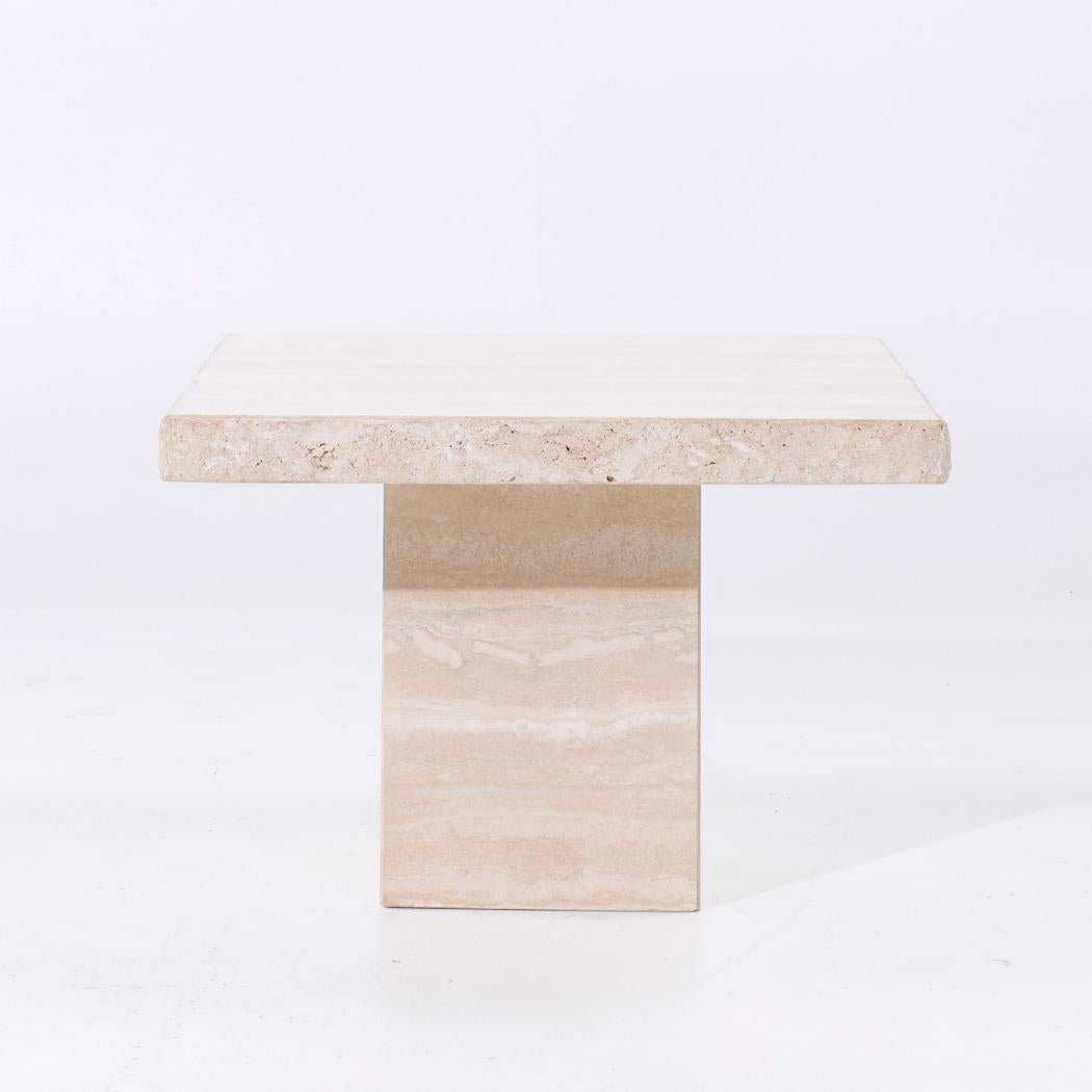Table d'appoint en travertin style Ello Mid Century

Cette table d'appoint mesure : 28 de large x 28 de profond x 19.75 de haut

Tous les meubles peuvent être achetés dans ce que nous appelons un état vintage restauré. Cela signifie que la pièce est