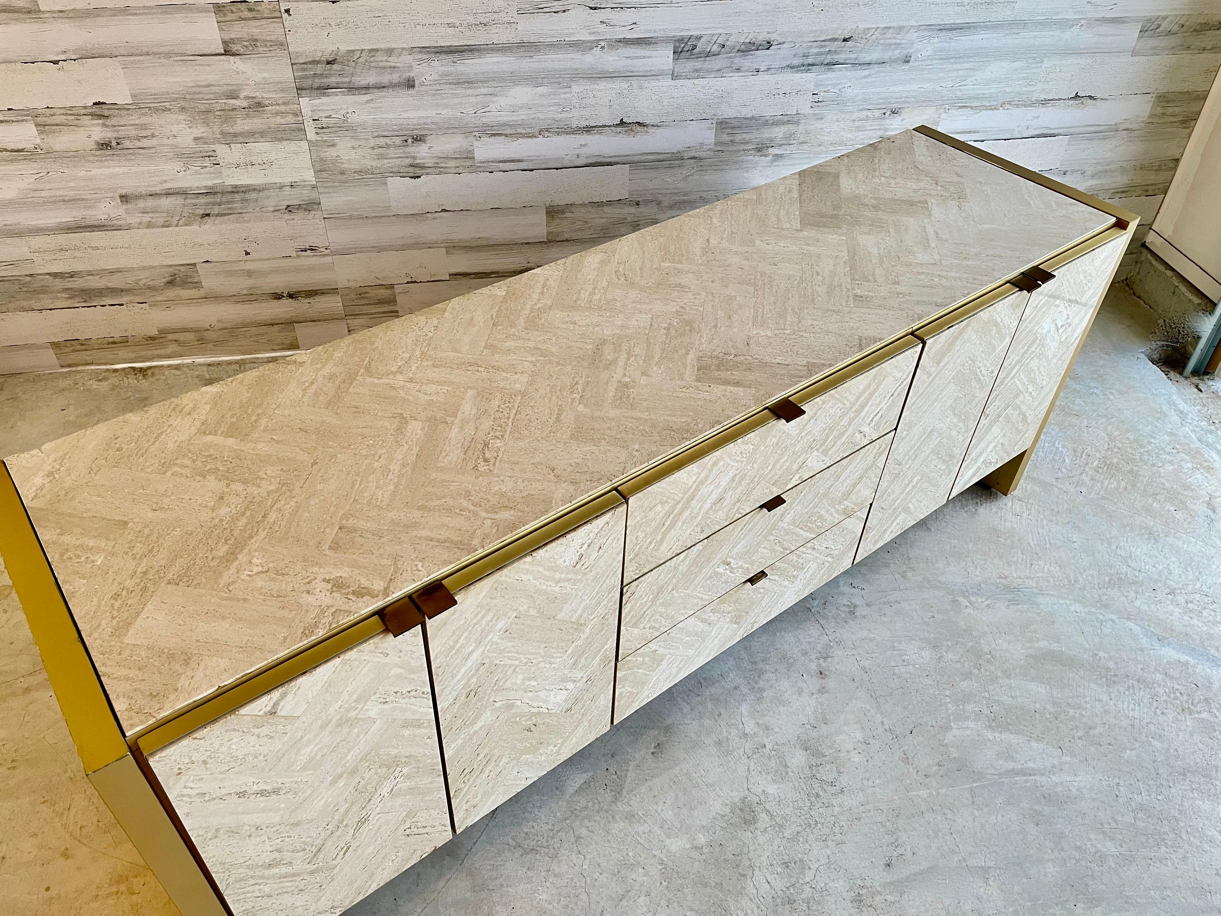 ello credenza