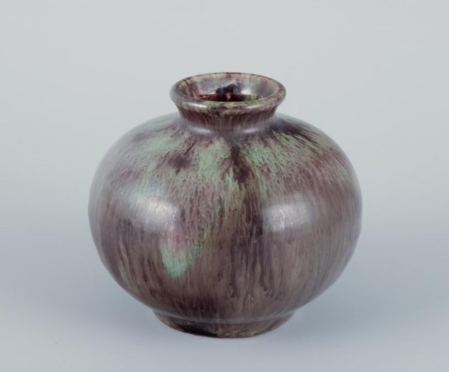 Elly Kuch (1929-2008) and Wilhelm Kuch (1925-2022). Two unique ceramic vases.
One vase with green floating glaze.
The other vase with glaze in brown tones.
From the 1980s.
Signed 