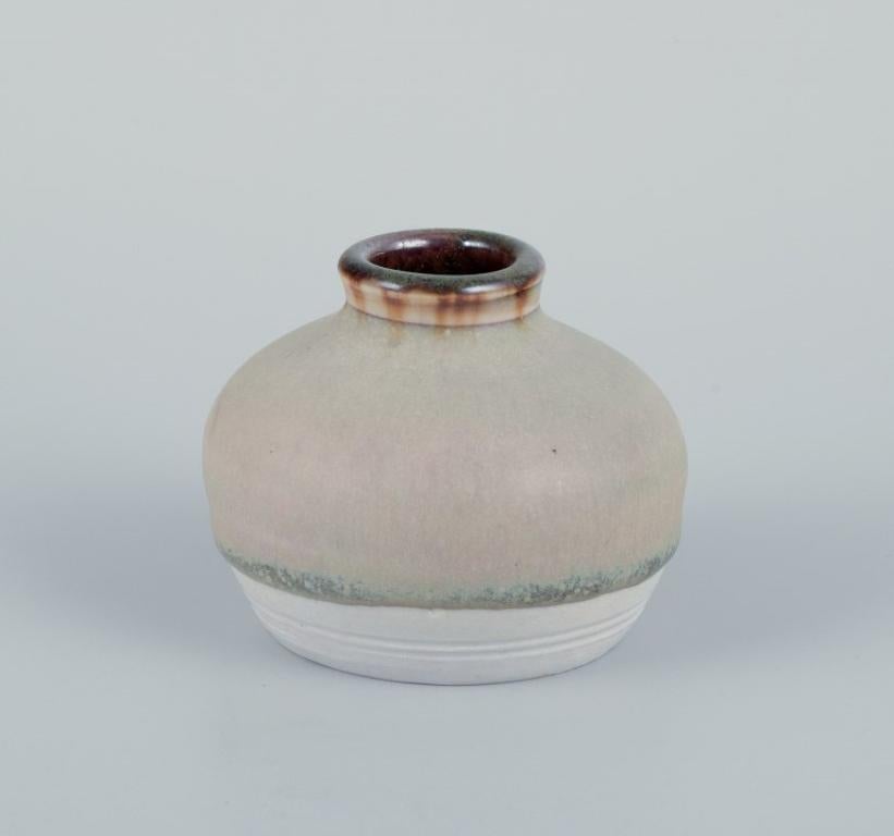 Elly Kuch and Wilhelm Kuch. Two ceramic vases with sand-colored glaze. In Excellent Condition For Sale In Copenhagen, DK