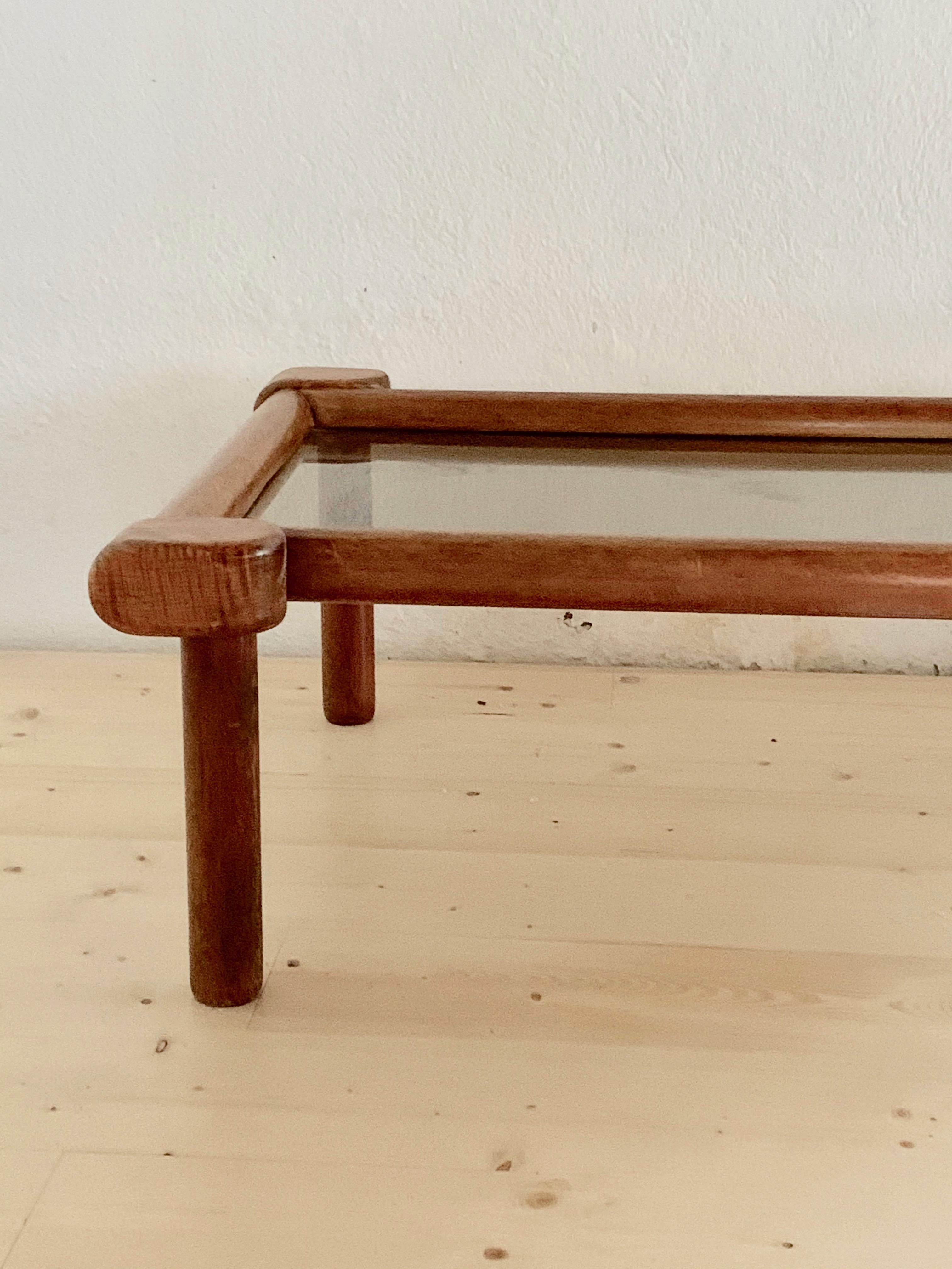Elm and glass coffee table
Wooden frame with single glass top
Stylised and chic
circa 1960, France
Very good vintage condition.
