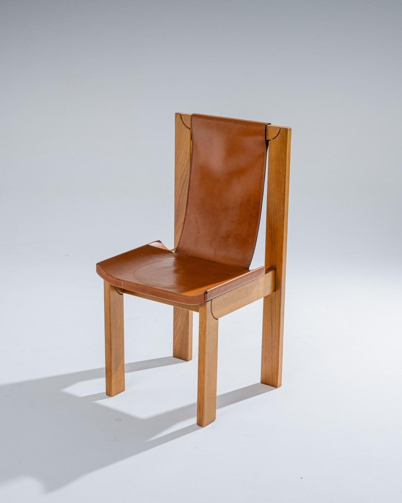 Sedia in olmo e pelle, Luigi Gorgoni, anni '70 in vendita 4