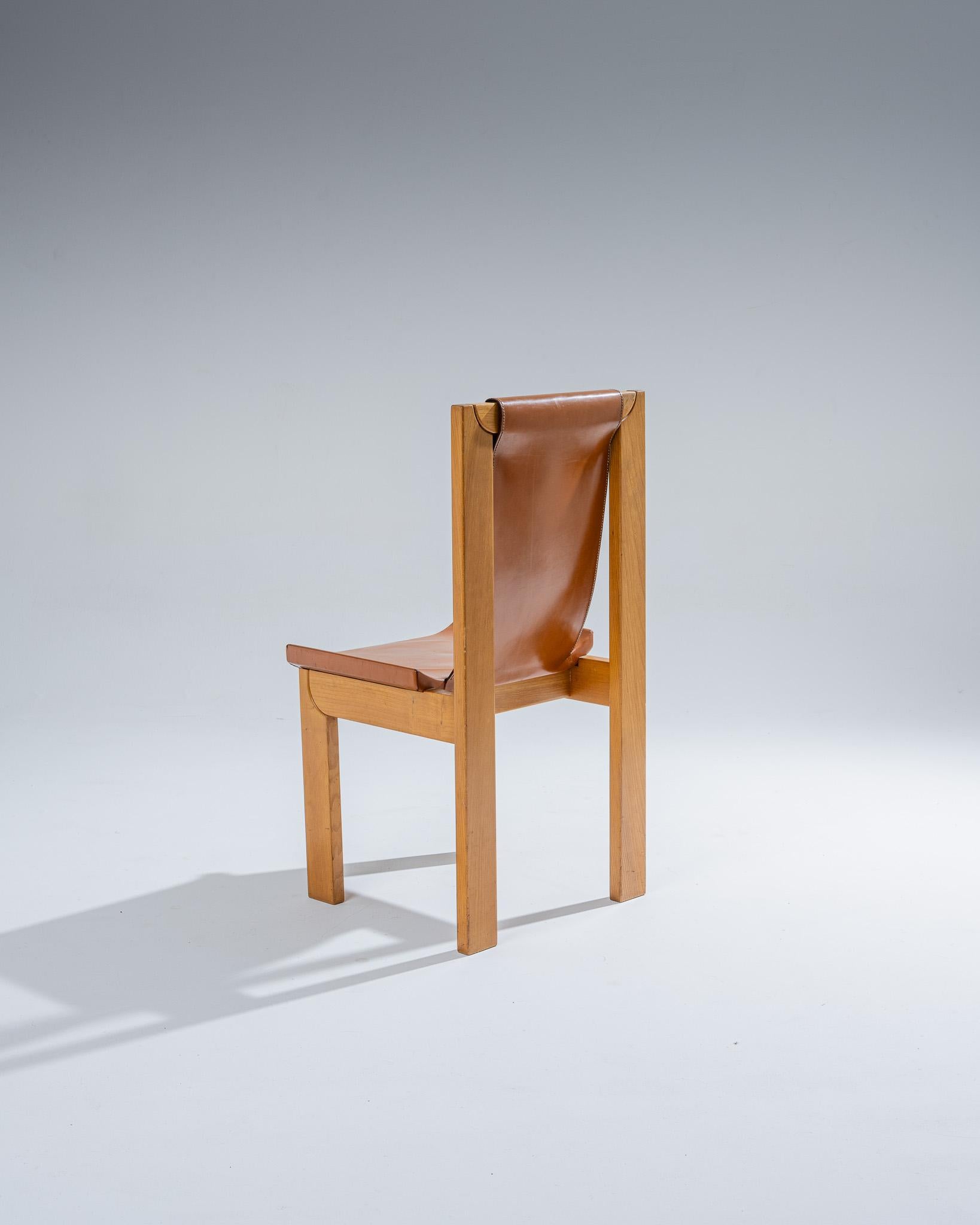 Sedia in olmo e pelle, Luigi Gorgoni, anni '70 In condizioni buone in vendita a PARIS, FR