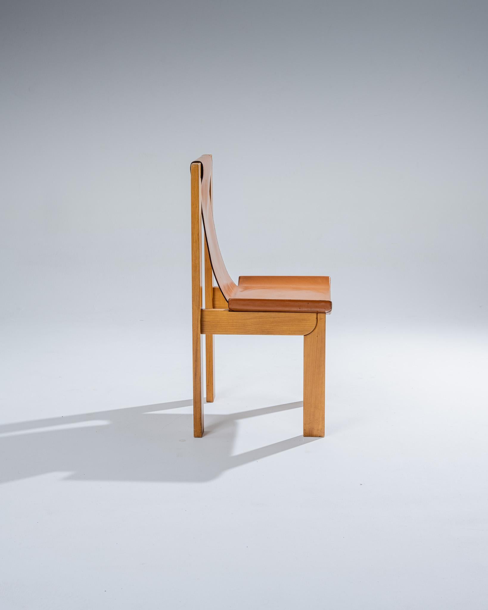 Sedia in olmo e pelle, Luigi Gorgoni, anni '70 in vendita 1