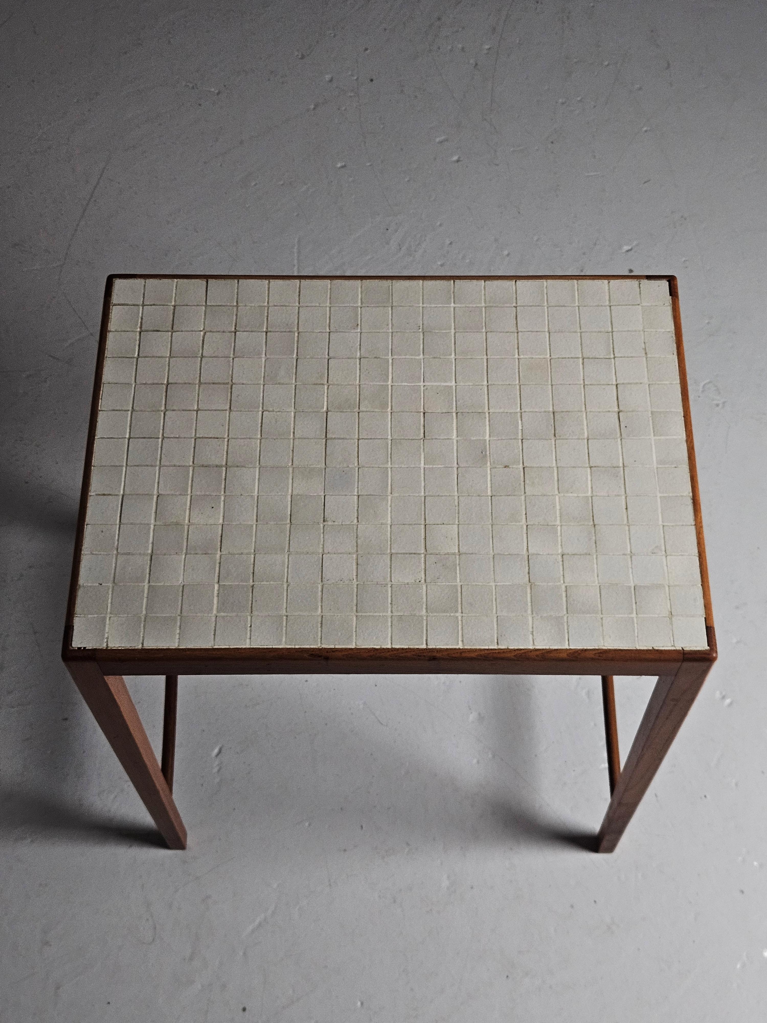 Beistelltisch aus Ulme und Mosaik von Otto Schulz für Boet, Schweden, 1950er Jahre im Angebot 1