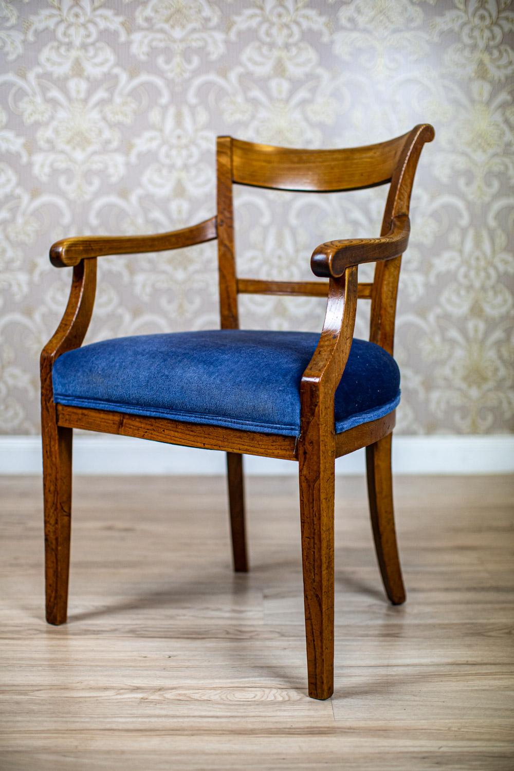 Elm Armchair from the Early 20th Century in Blue Upholstery

We present you an upholstered armchair from the early 20th century.
It is made of elm wood.
This item is in incredibly good condition and has been refreshed with wax.