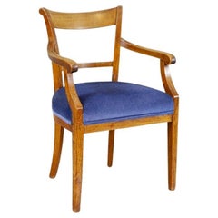 Sillón de olmo de principios del siglo XX con tapicería azul