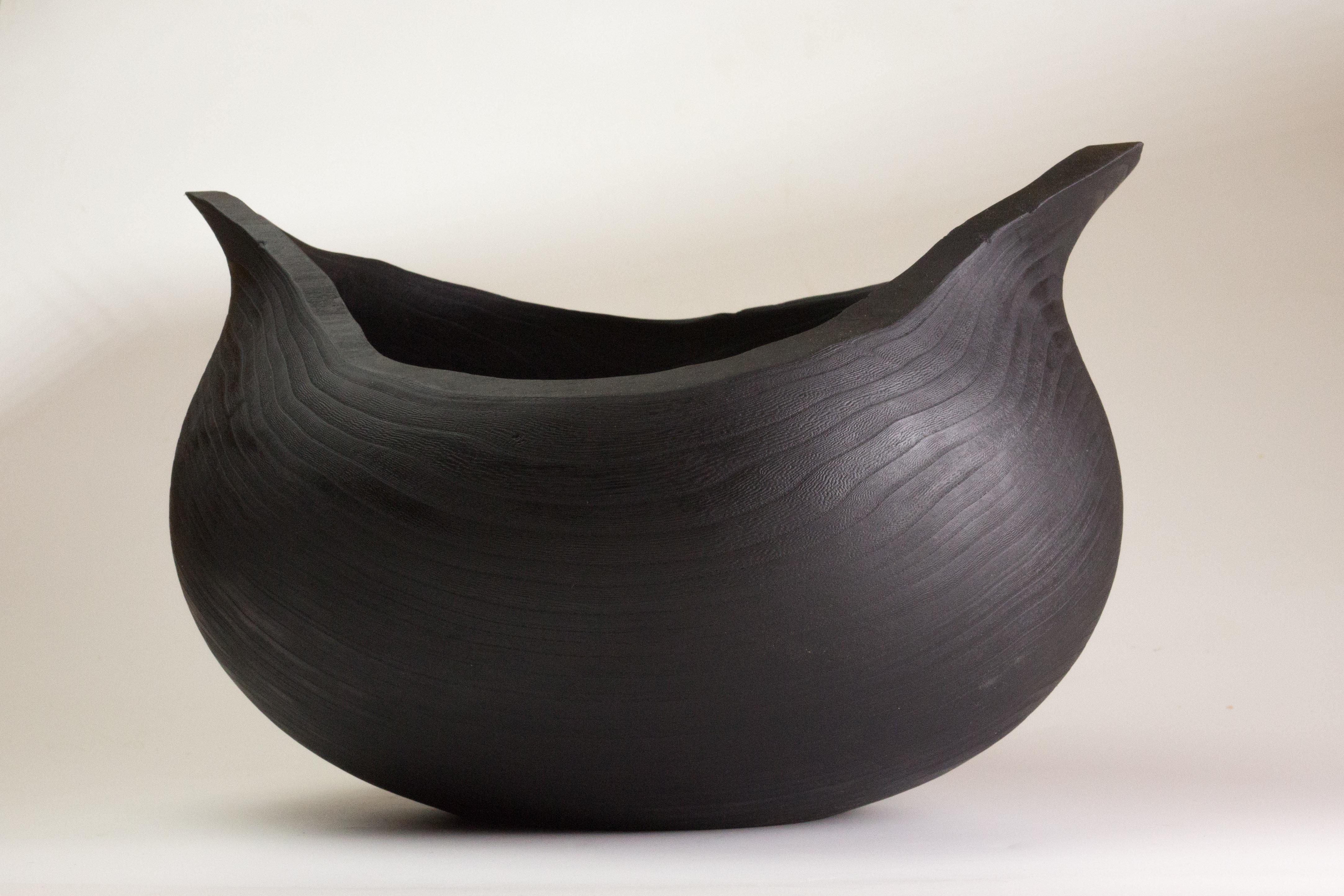 Elm bowl by Vlad Droz.
Dimensions: ?39 x H28 cm.
Materials: Elm.
One of a kind. 

Elm Bowl by Russian Vlad Droz. This bowl is greenturned, charred, sandblasted and dyed.

Vlad Droz

