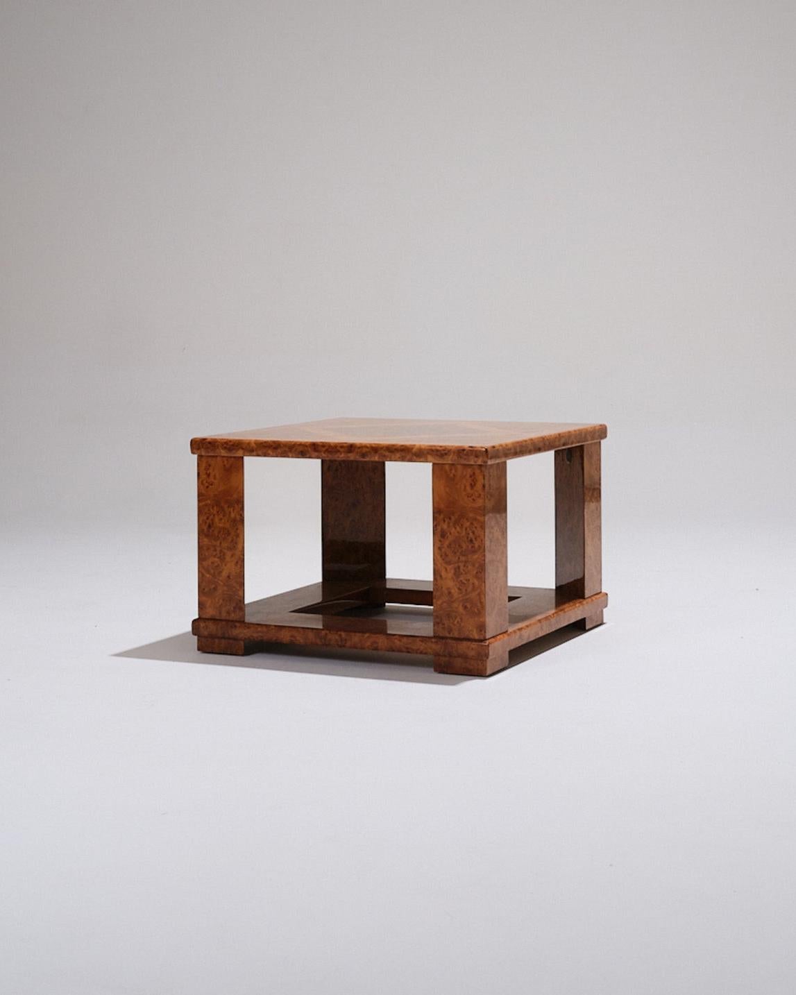 Européen Table d'appoint en loupe d'orme, Jean Claude Mahey, 1970 en vente