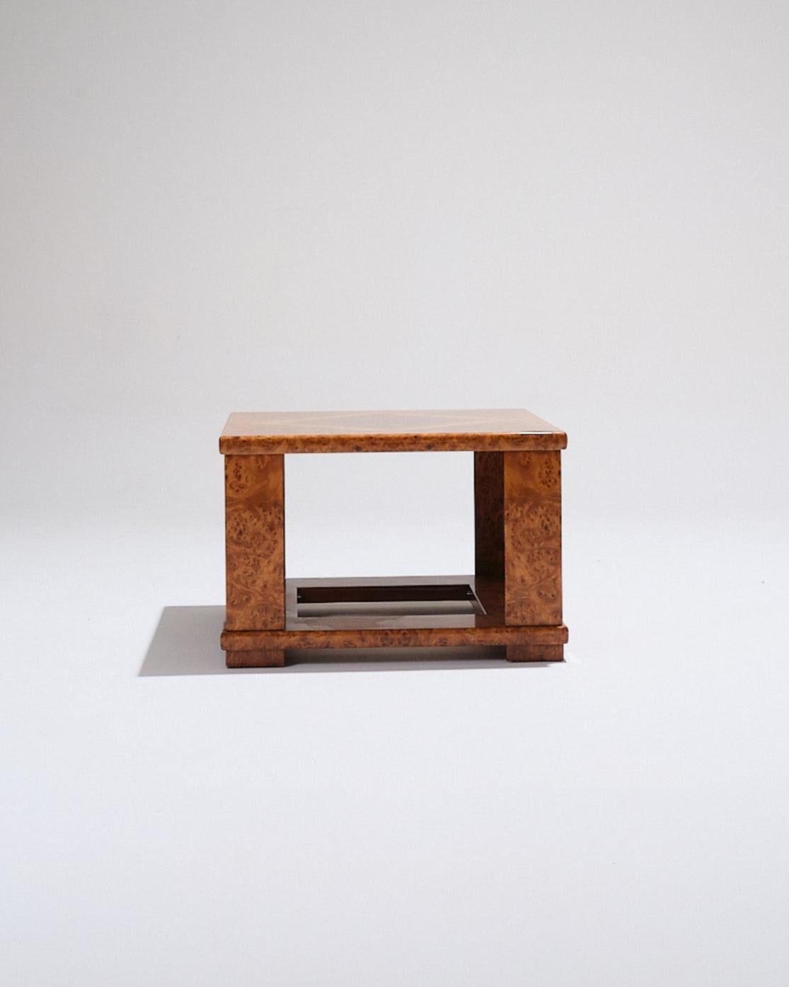 Table d'appoint en loupe d'orme, Jean Claude Mahey, 1970 Bon état - En vente à PARIS, FR