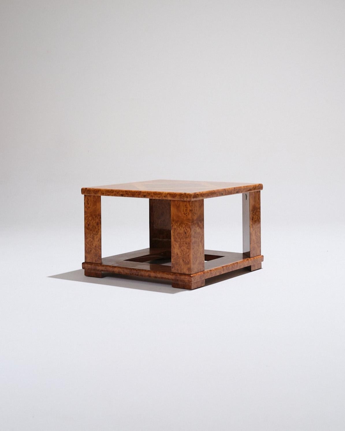 Orme Table d'appoint en loupe d'orme, Jean Claude Mahey, 1970 en vente