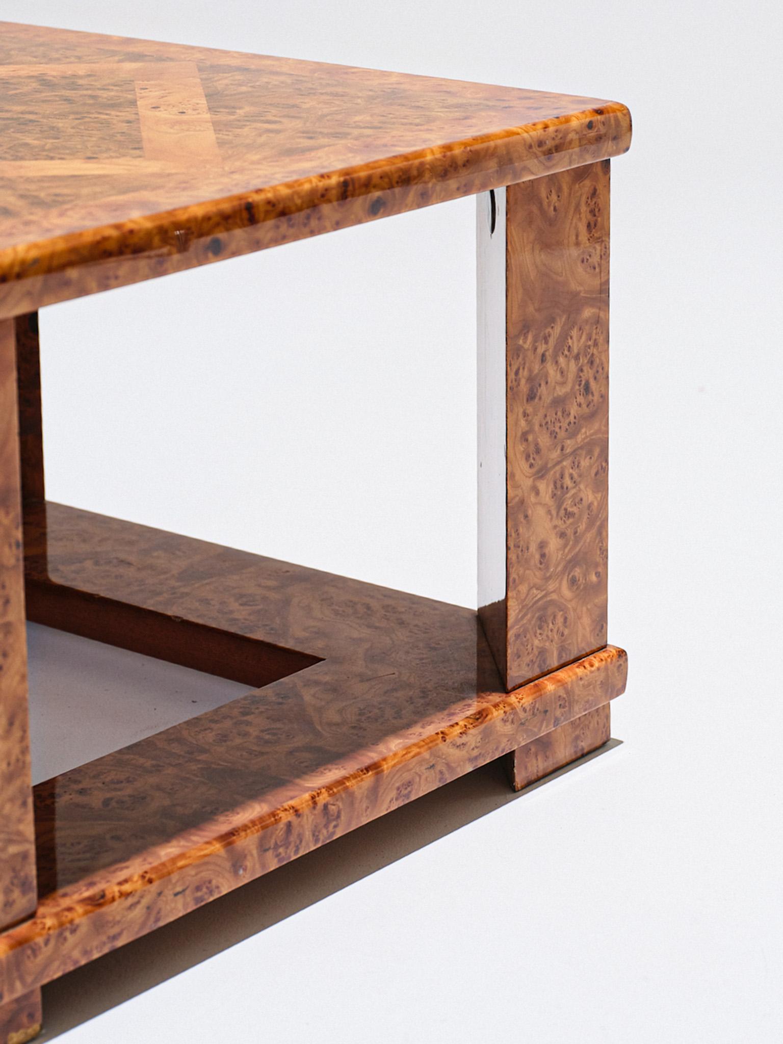 Table d'appoint en loupe d'orme, Jean Claude Mahey, 1970 en vente 1