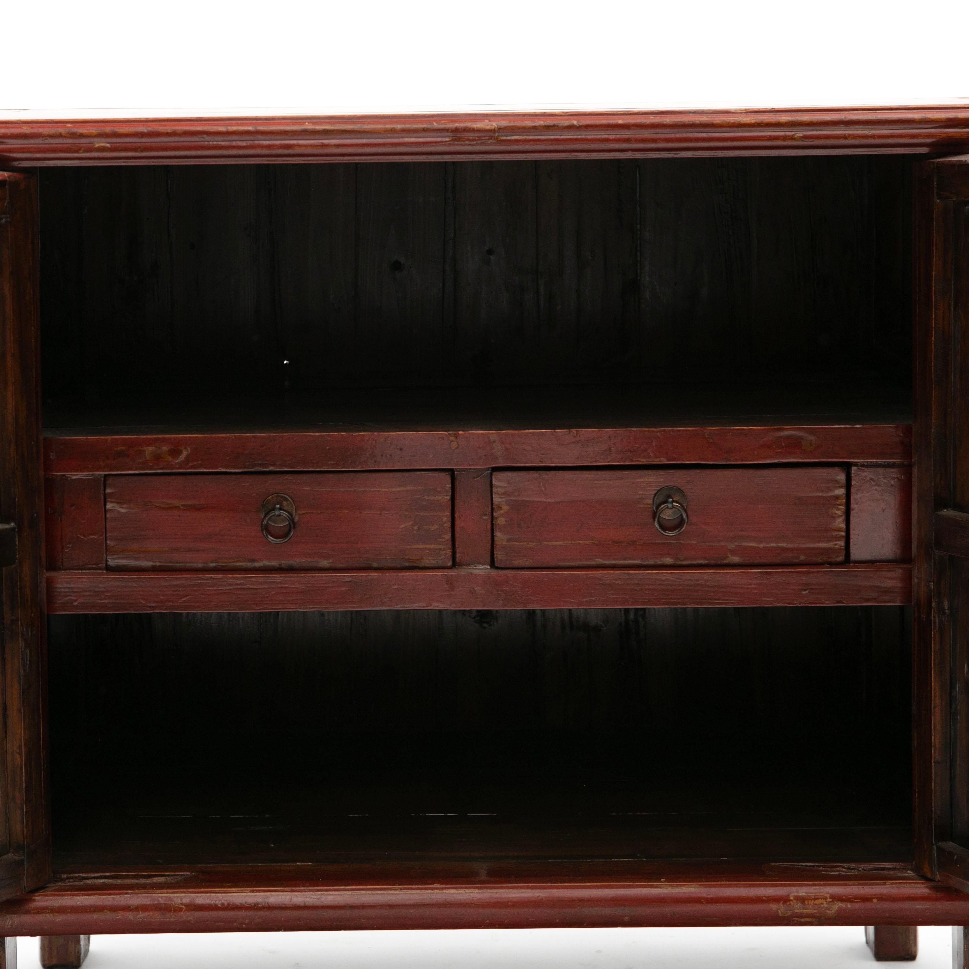 Elm Cabinet with Original Red Lacquer, China c. 1860 In Good Condition For Sale In Kastrup, DK