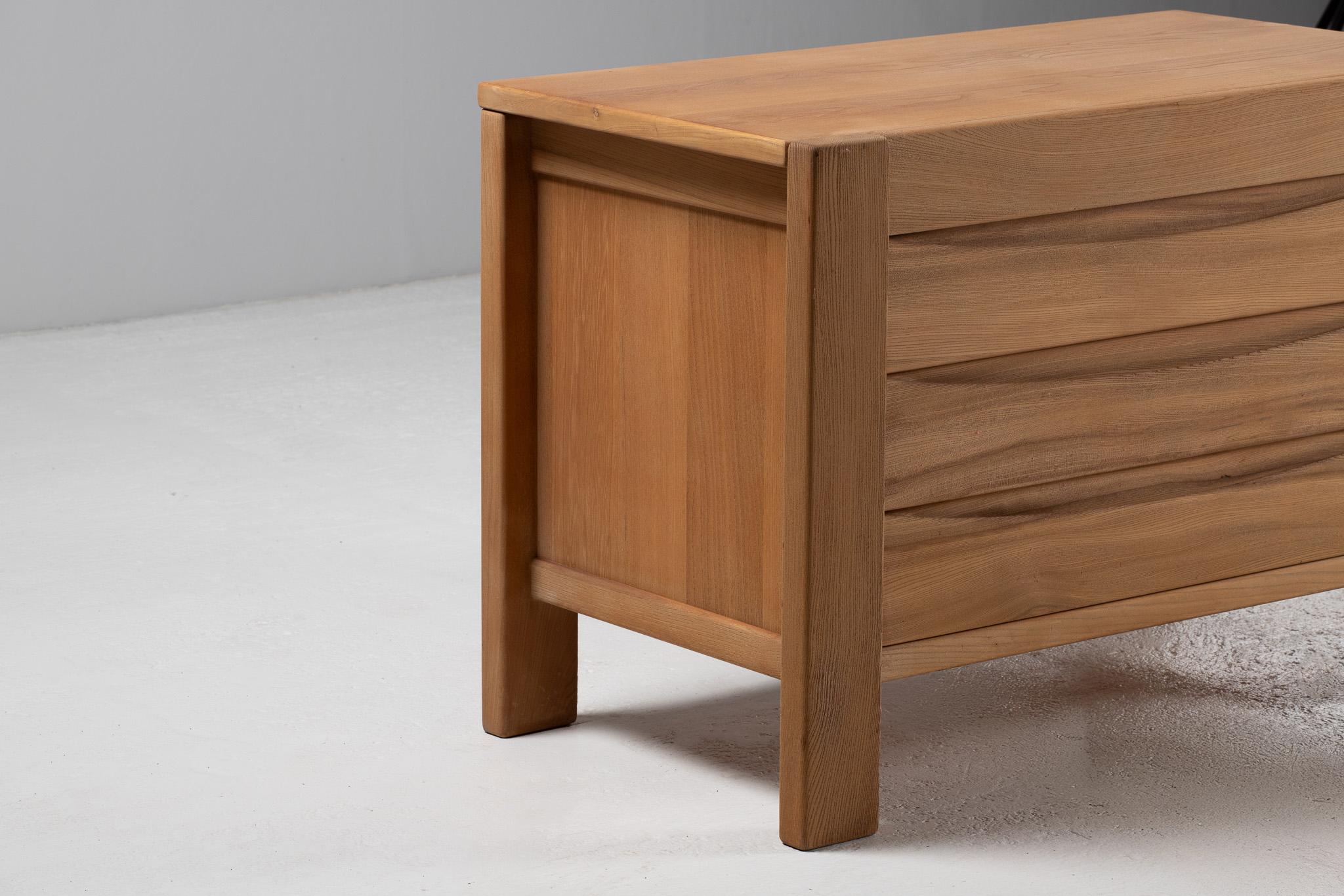 Menuiserie Commode en orme, Regain, France, années 1980 en vente
