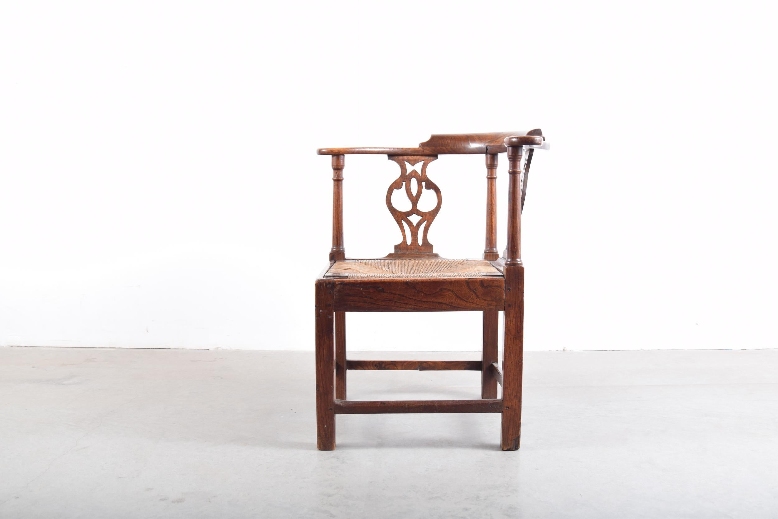 Elm Chippendale Corner Chair, circa 1780-1820 1