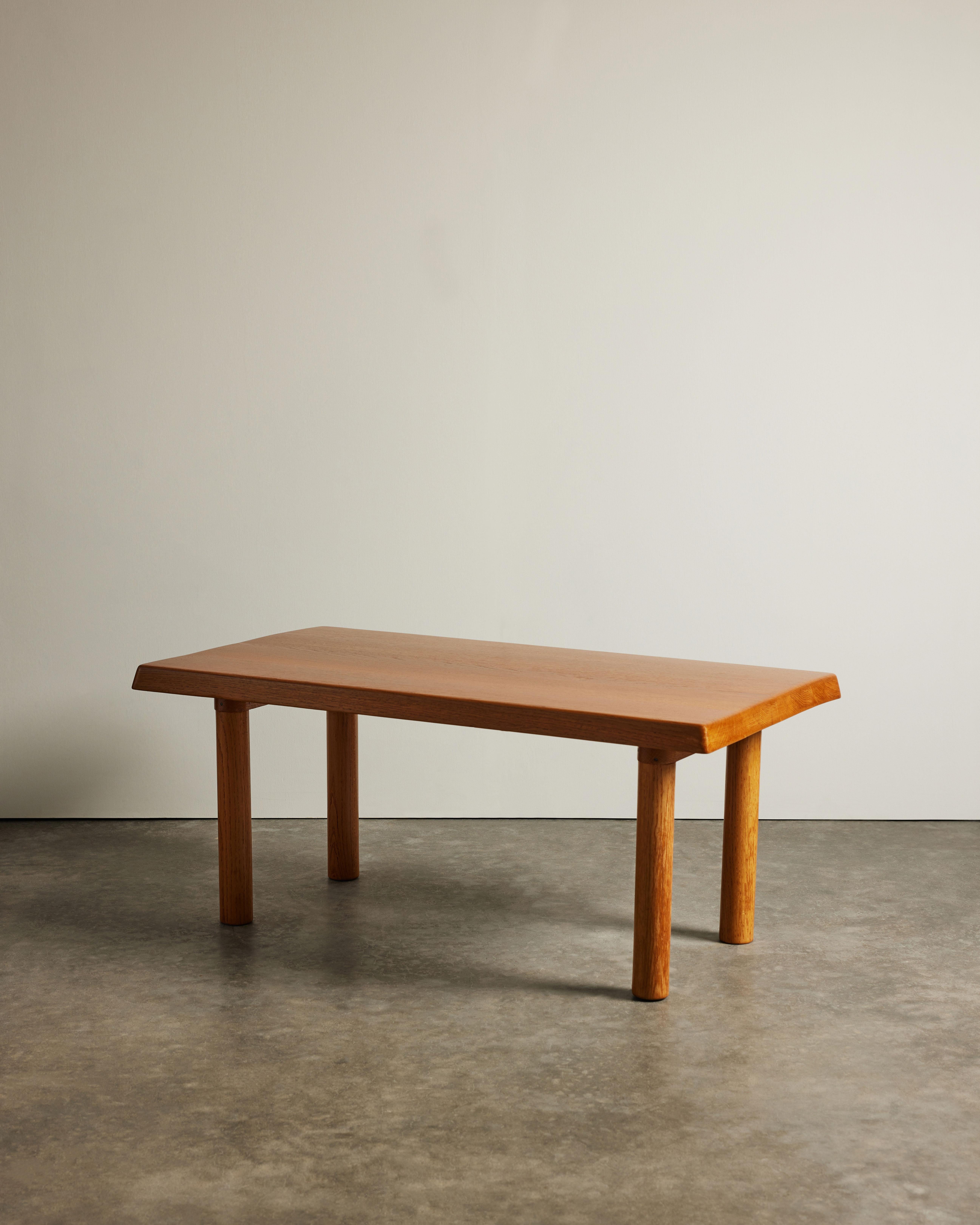 Elm Coffee Table in the Manner of Charlotte Perriand, France, c. 1960 en venta 3