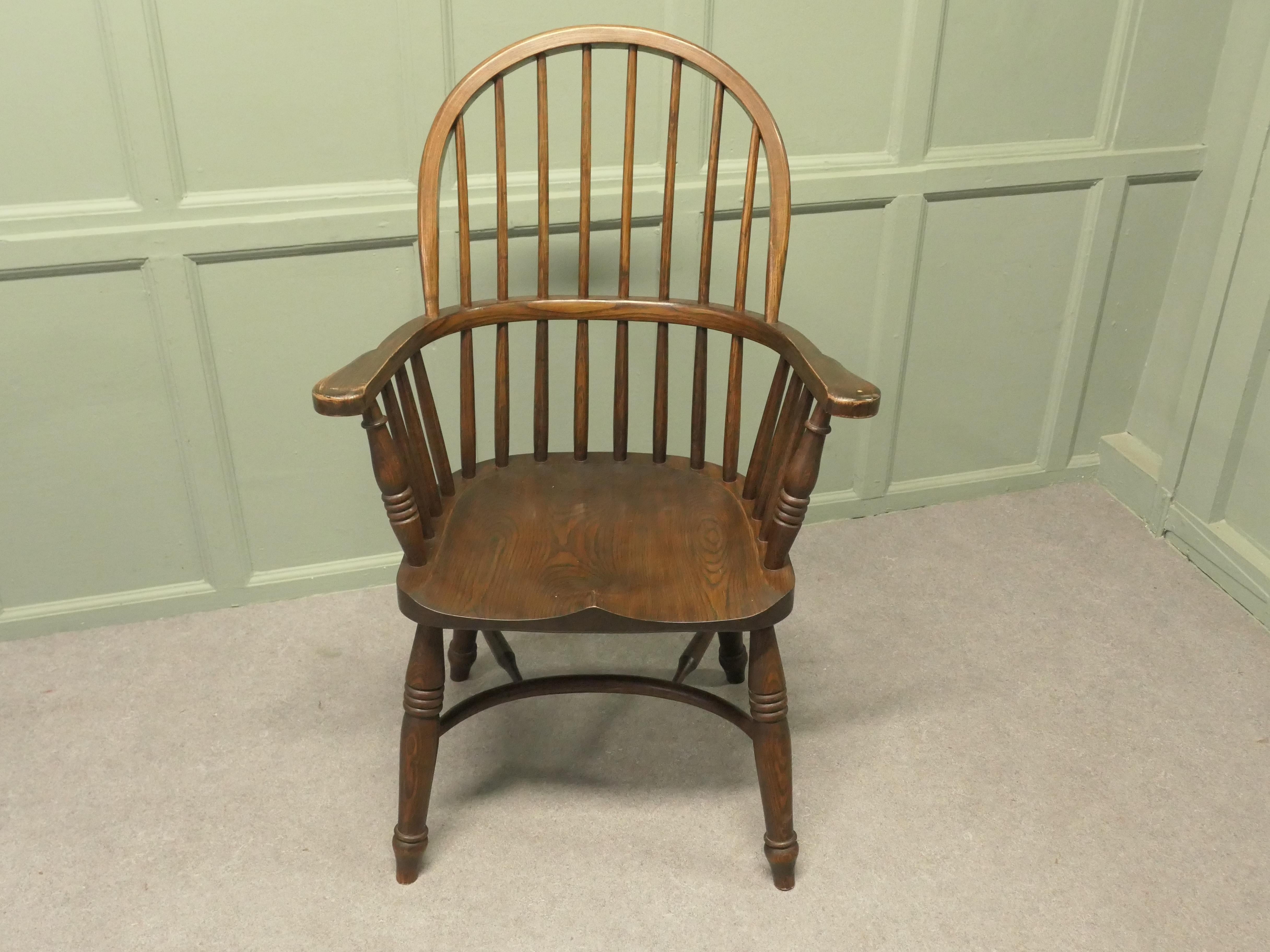 Mid-Century moderno Sedia Country Carver in olmo con barella a crinolina in vendita