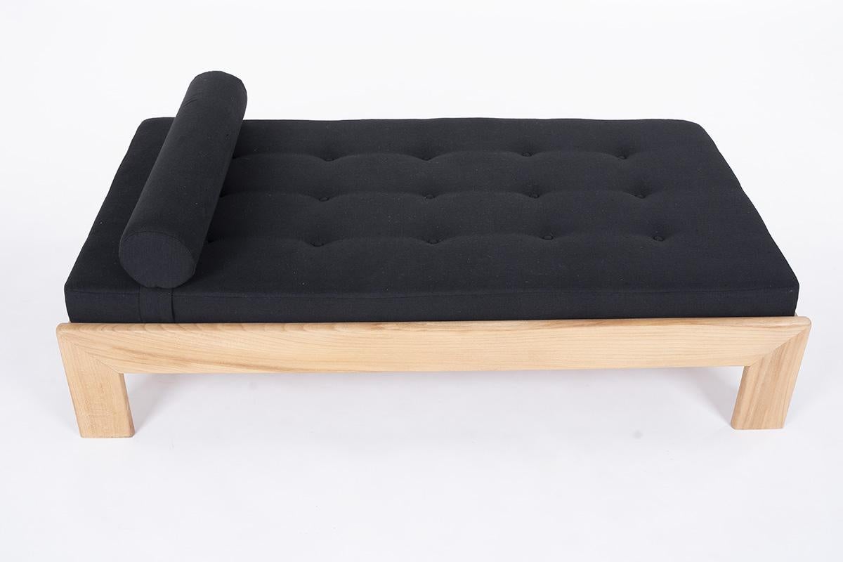 Elm Daybed with Black Linen, 1980 For Sale 1
