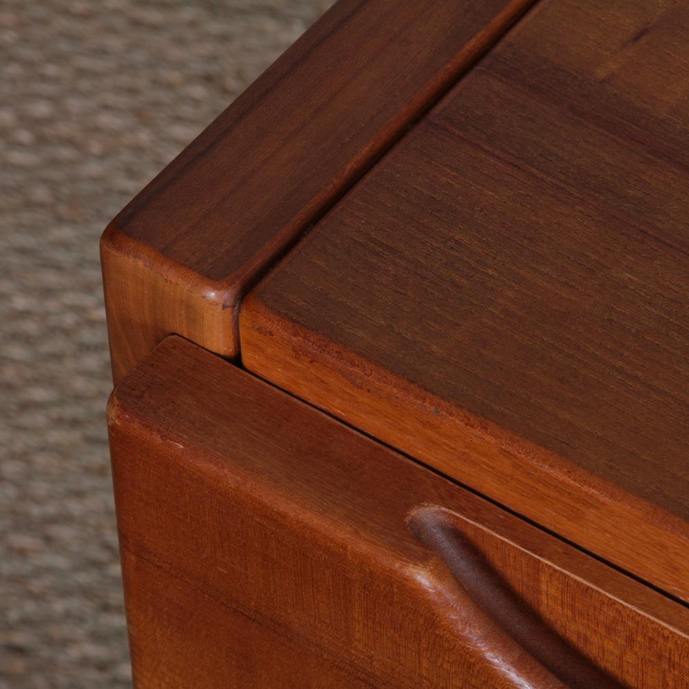 Elm desk produced by Maison Regain, 1980s In Good Condition For Sale In MONTESSON, FR
