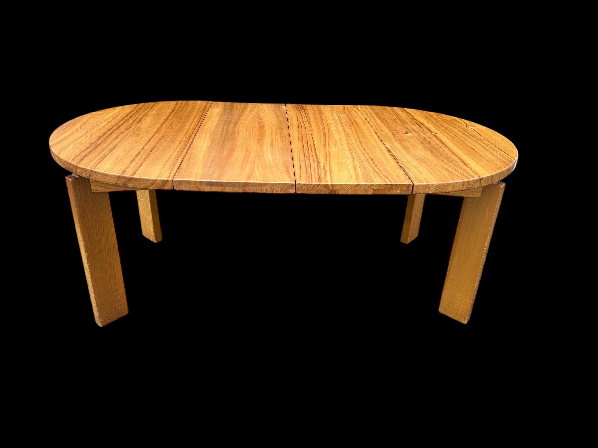 Orme Table de salle à manger en orme par Maison Regain en vente